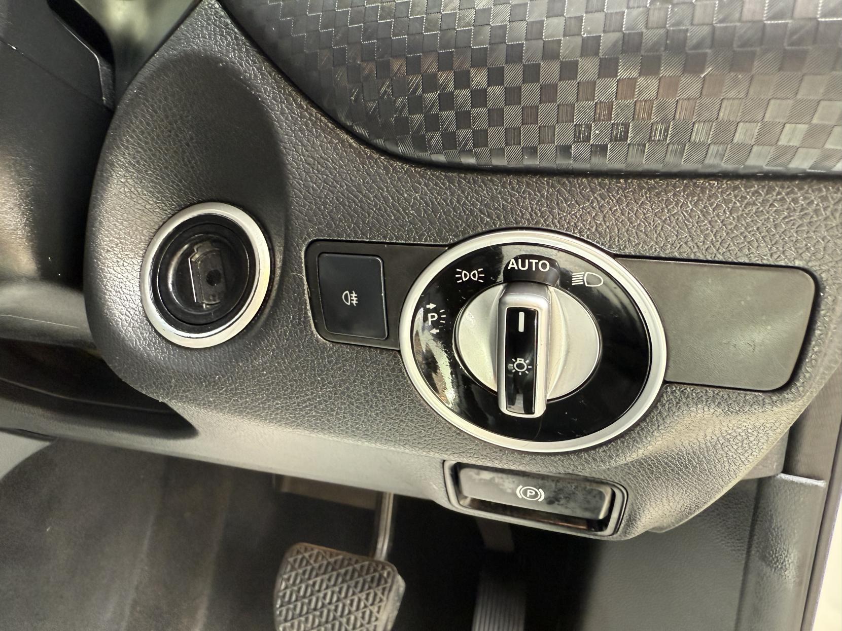 Mercedes-Benz A Class 2.1 A200d Sport (Premium) Hatchback 5dr Diesel 7G-DCT Euro 6 (s/s) (136 ps)
