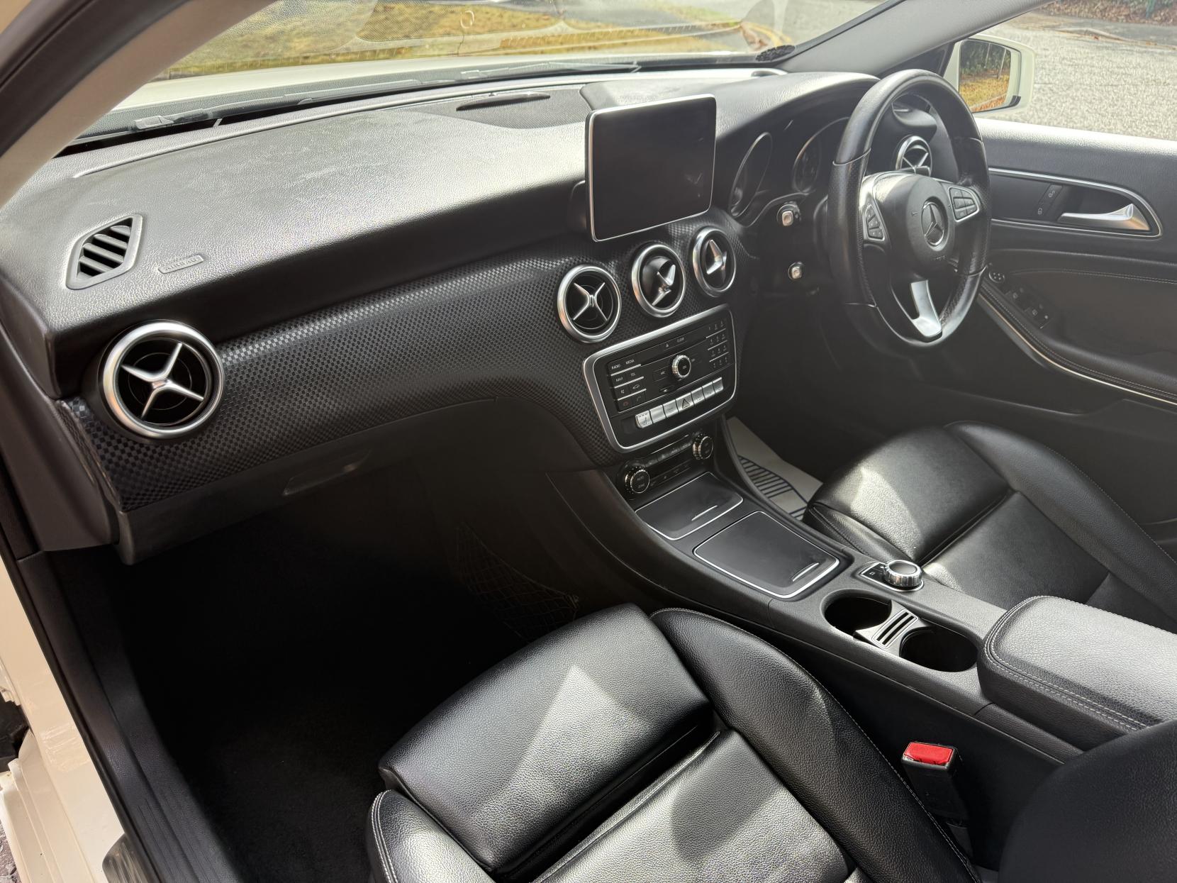 Mercedes-Benz A Class 2.1 A200d Sport (Premium) Hatchback 5dr Diesel 7G-DCT Euro 6 (s/s) (136 ps)