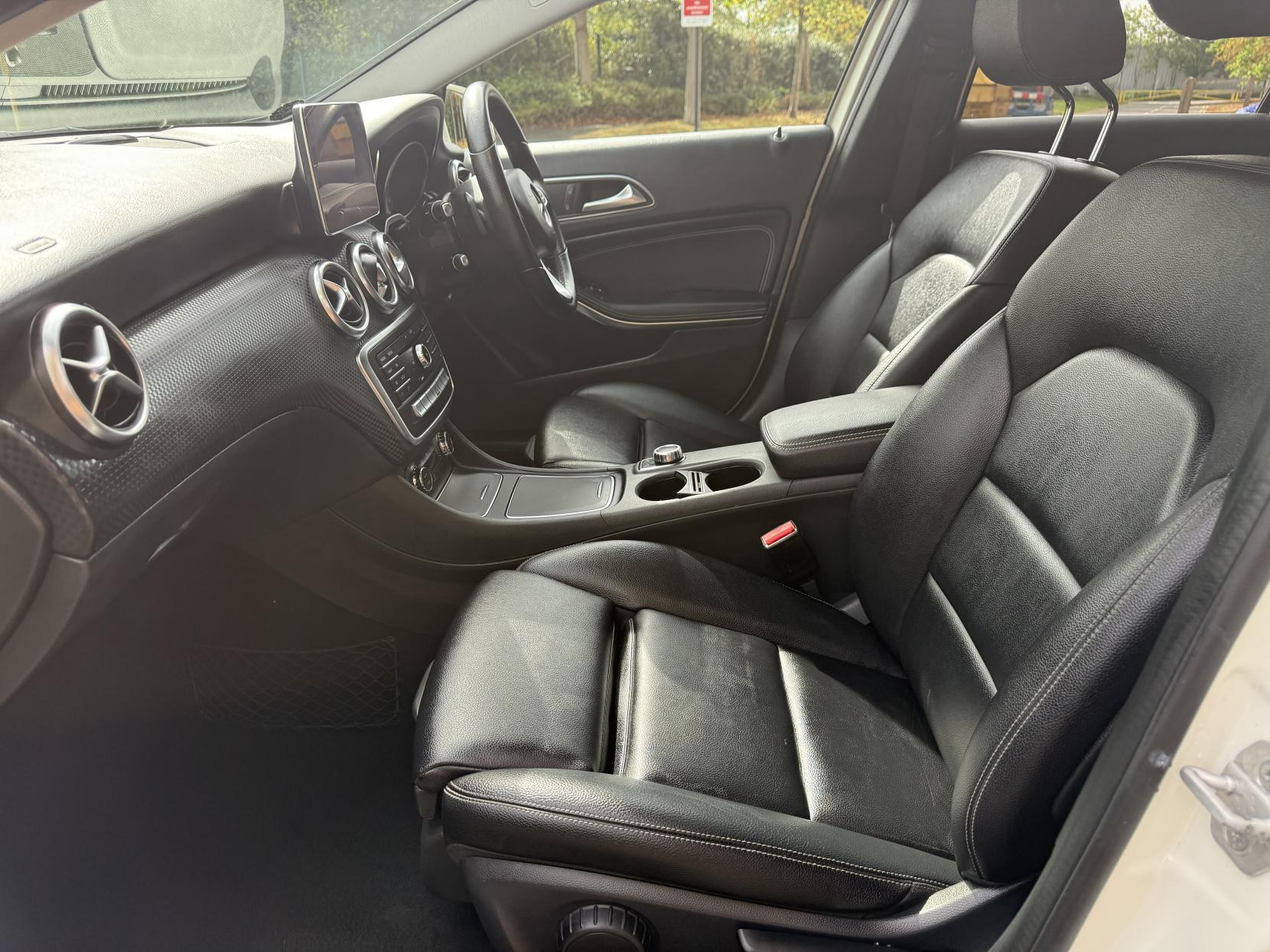Mercedes-Benz A Class 2.1 A200d Sport (Premium) Hatchback 5dr Diesel 7G-DCT Euro 6 (s/s) (136 ps)