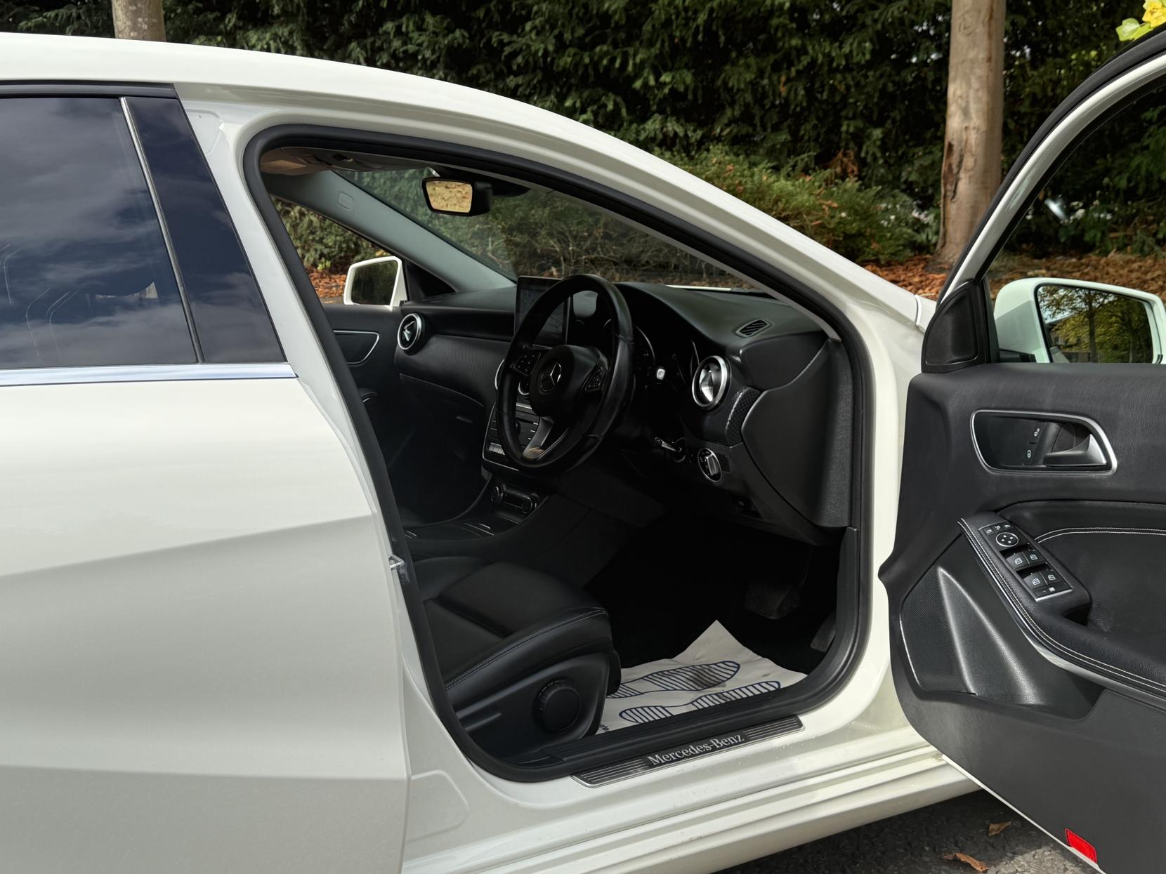 Mercedes-Benz A Class 2.1 A200d Sport (Premium) Hatchback 5dr Diesel 7G-DCT Euro 6 (s/s) (136 ps)