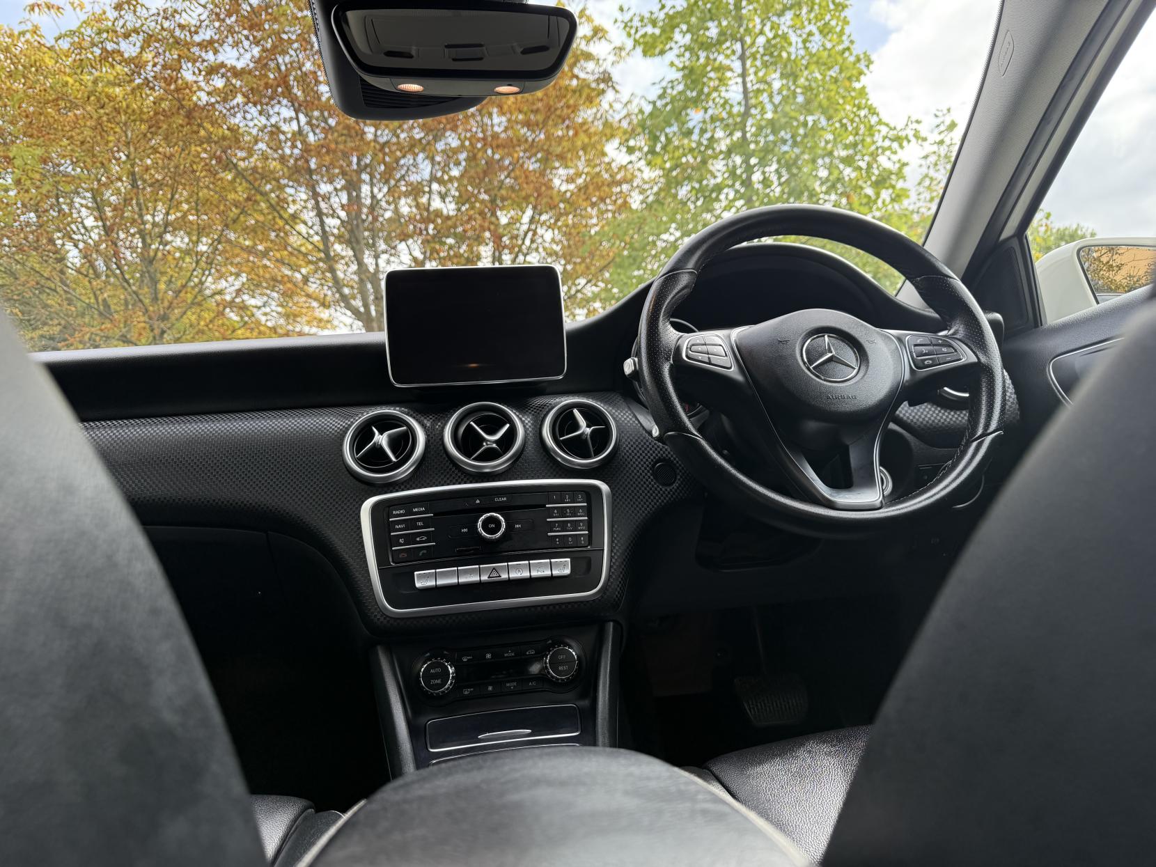 Mercedes-Benz A Class 2.1 A200d Sport (Premium) Hatchback 5dr Diesel 7G-DCT Euro 6 (s/s) (136 ps)