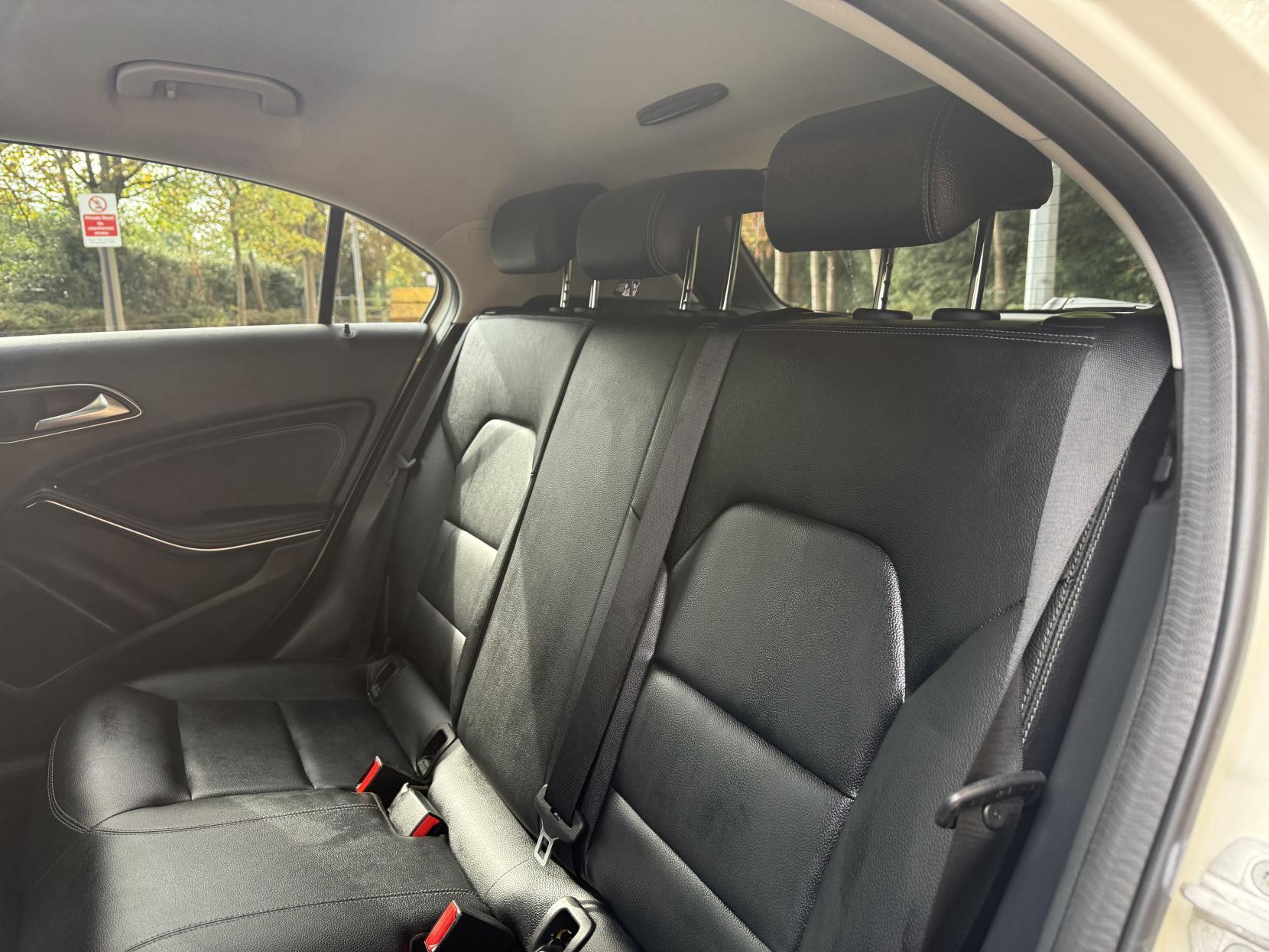 Mercedes-Benz A Class 2.1 A200d Sport (Premium) Hatchback 5dr Diesel 7G-DCT Euro 6 (s/s) (136 ps)