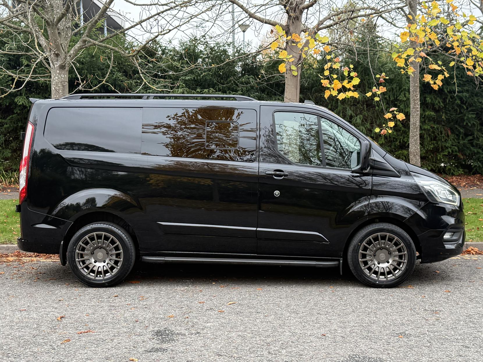 Ford Transit Custom 2.0 300 EcoBlue Limited Crew Van Double Cab 5dr Diesel Auto L1 H1 Euro 6 (s/s) (6 Seat) (170 ps)