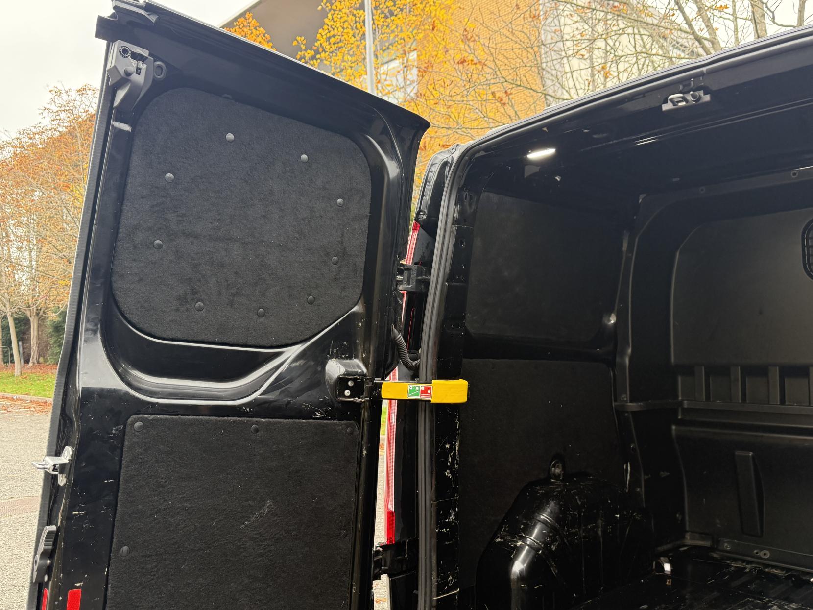 Ford Transit Custom 2.0 300 EcoBlue Limited Crew Van Double Cab 5dr Diesel Auto L1 H1 Euro 6 (s/s) (6 Seat) (170 ps)