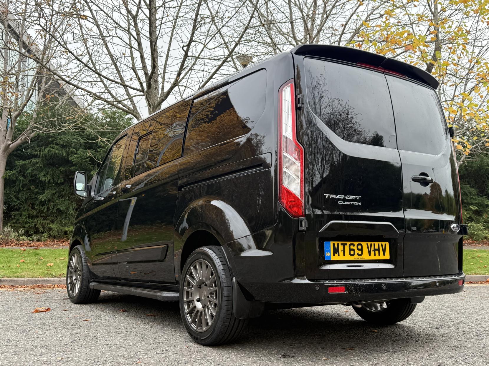 Ford Transit Custom 2.0 300 EcoBlue Limited Crew Van Double Cab 5dr Diesel Auto L1 H1 Euro 6 (s/s) (6 Seat) (170 ps)