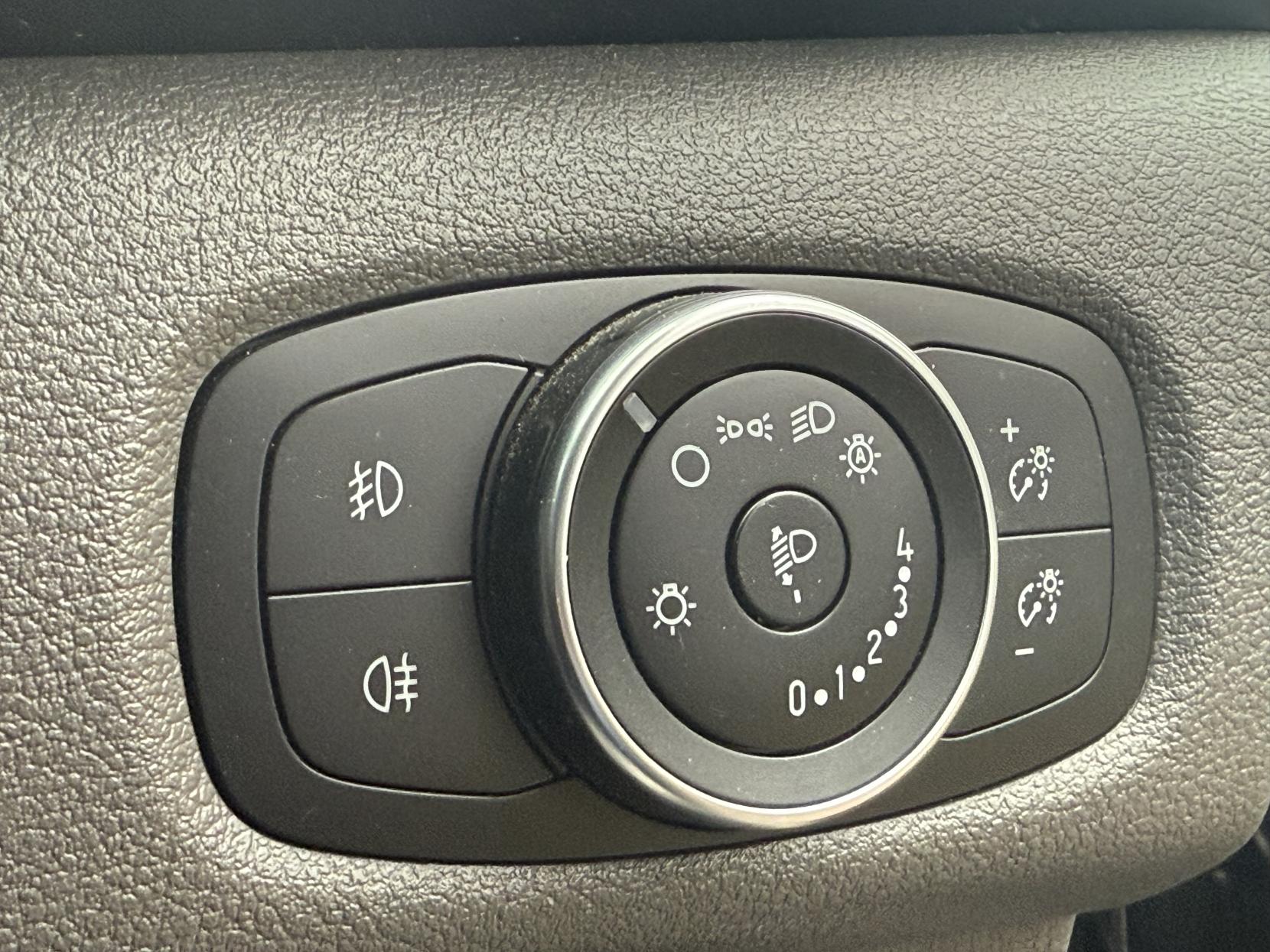 Ford Transit Custom 2.0 300 EcoBlue Limited Crew Van Double Cab 5dr Diesel Auto L1 H1 Euro 6 (s/s) (6 Seat) (170 ps)