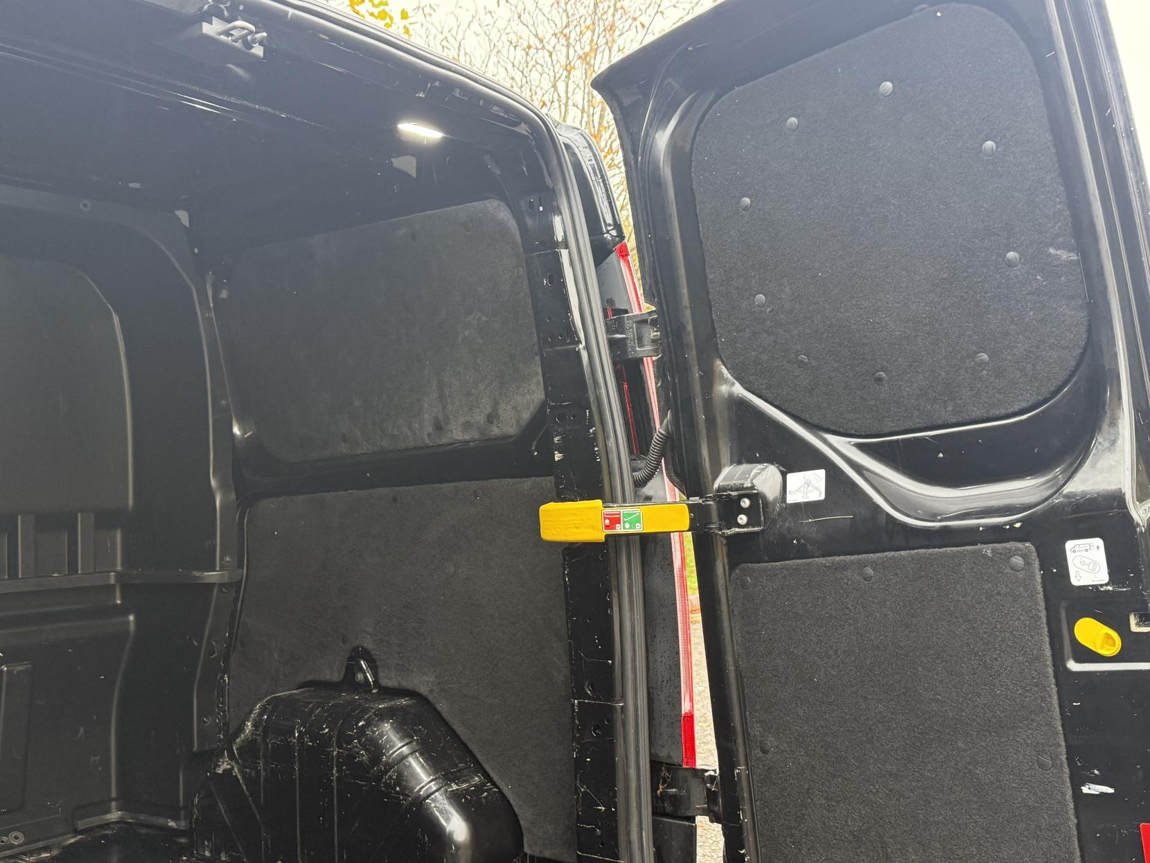 Ford Transit Custom 2.0 300 EcoBlue Limited Crew Van Double Cab 5dr Diesel Auto L1 H1 Euro 6 (s/s) (6 Seat) (170 ps)