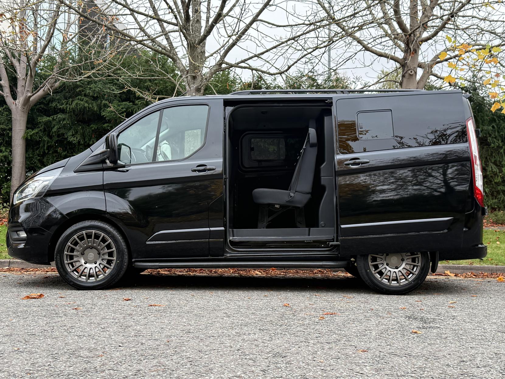 Ford Transit Custom 2.0 300 EcoBlue Limited Crew Van Double Cab 5dr Diesel Auto L1 H1 Euro 6 (s/s) (6 Seat) (170 ps)