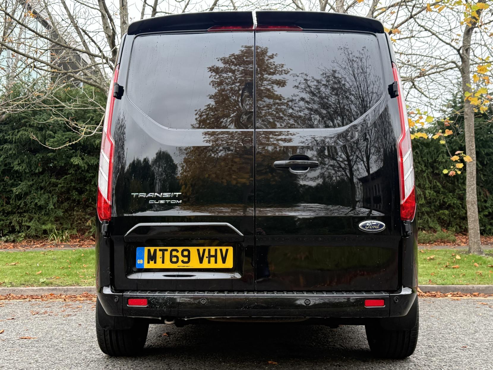 Ford Transit Custom 2.0 300 EcoBlue Limited Crew Van Double Cab 5dr Diesel Auto L1 H1 Euro 6 (s/s) (6 Seat) (170 ps)