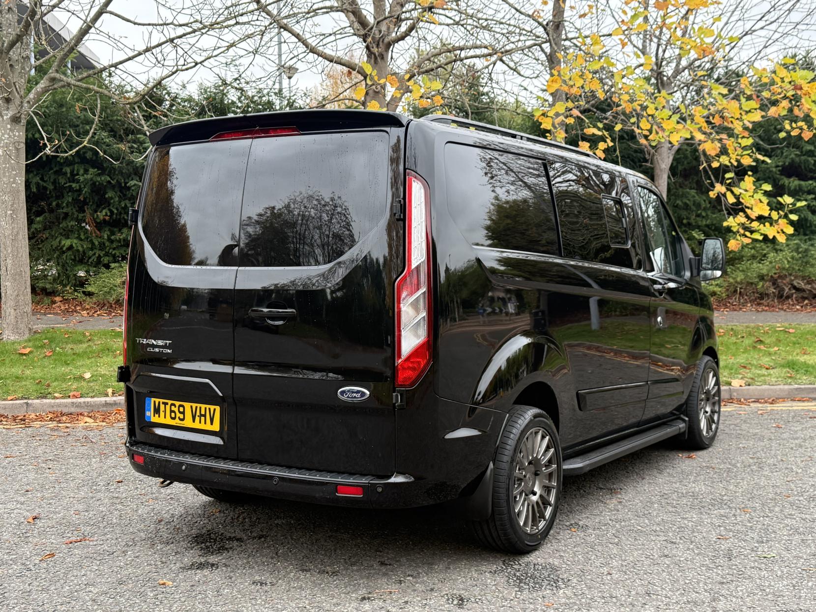 Ford Transit Custom 2.0 300 EcoBlue Limited Crew Van Double Cab 5dr Diesel Auto L1 H1 Euro 6 (s/s) (6 Seat) (170 ps)