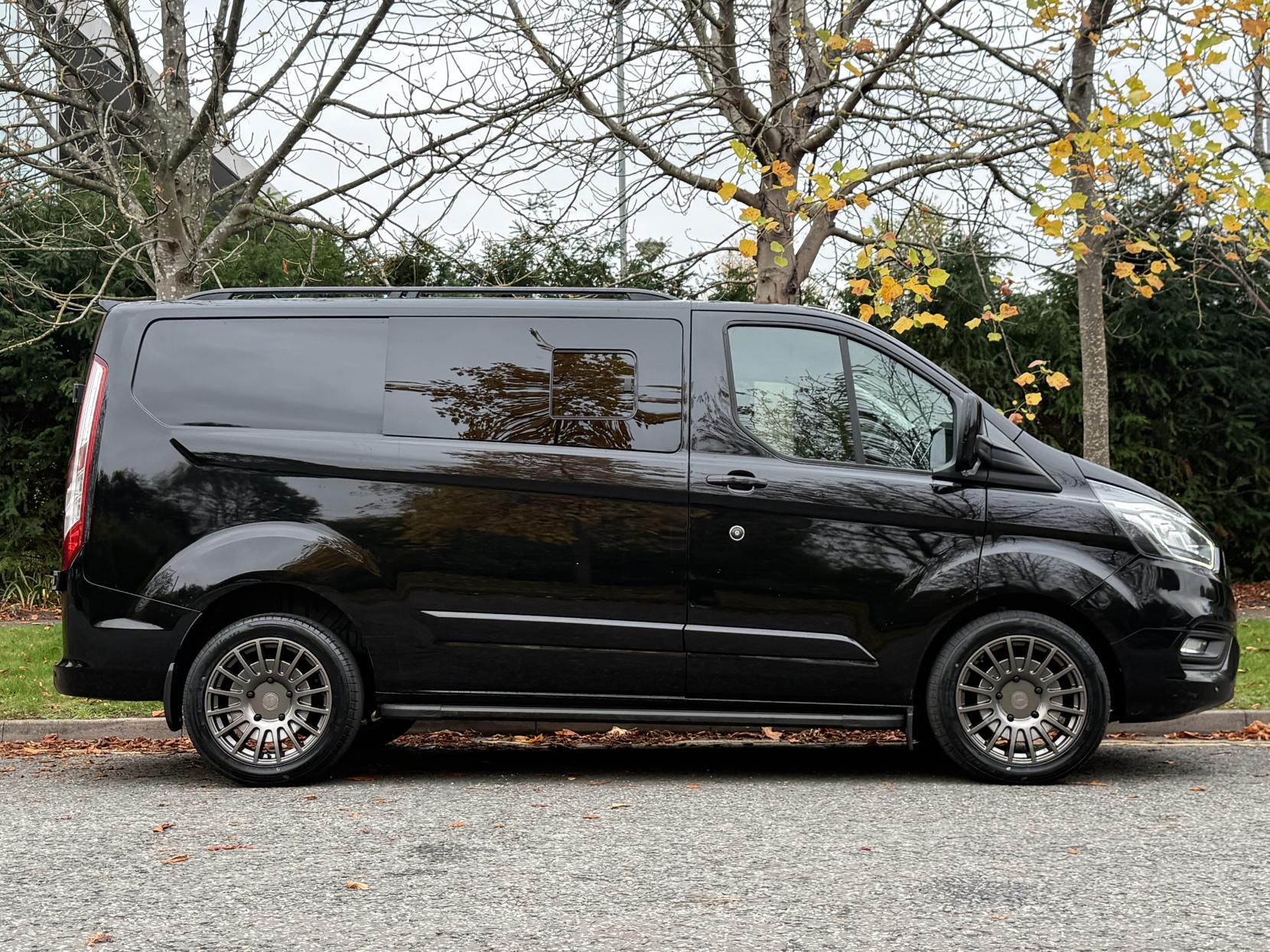 Ford Transit Custom 2.0 300 EcoBlue Limited Crew Van Double Cab 5dr Diesel Auto L1 H1 Euro 6 (s/s) (6 Seat) (170 ps)