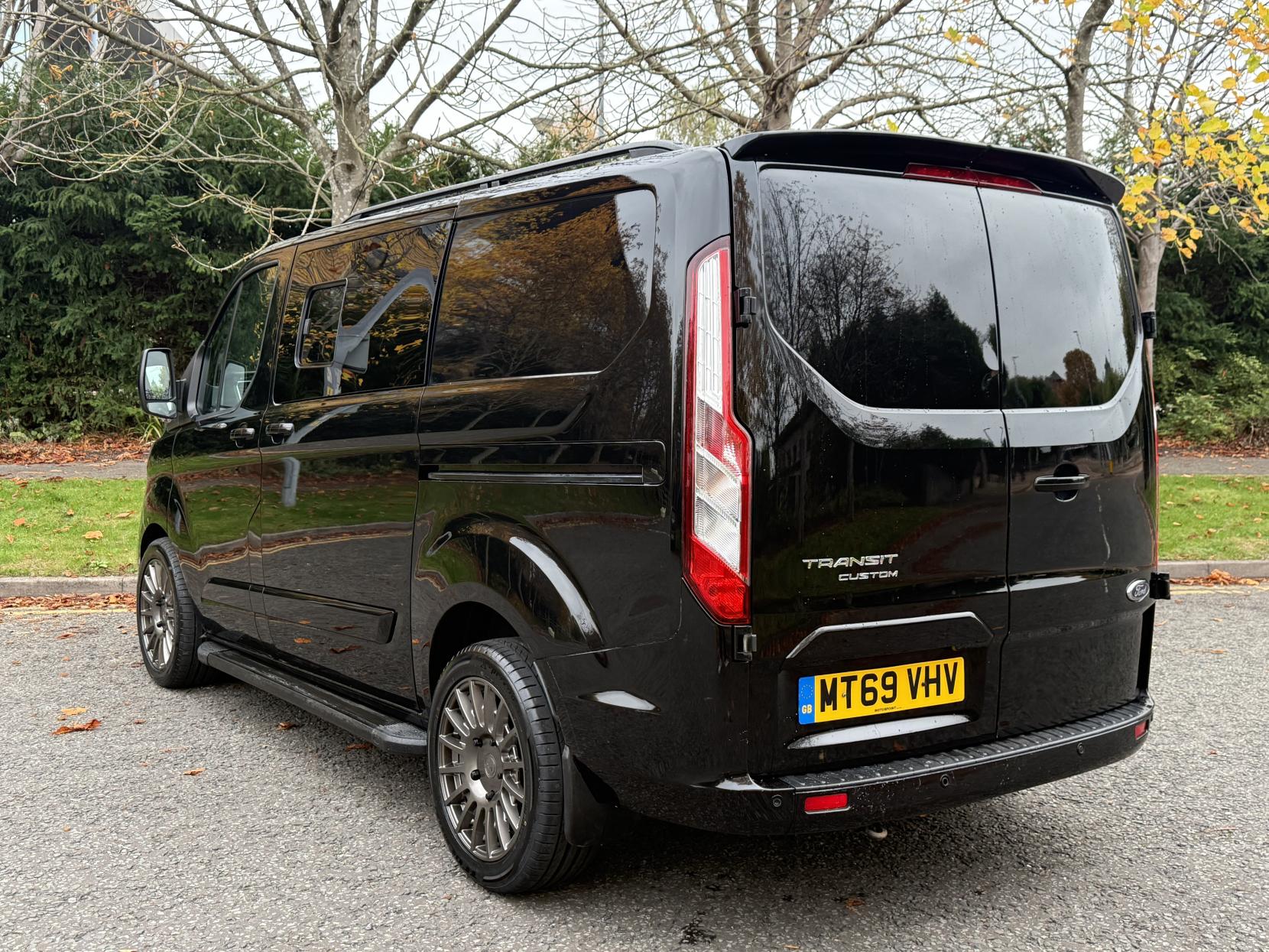 Ford Transit Custom 2.0 300 EcoBlue Limited Crew Van Double Cab 5dr Diesel Auto L1 H1 Euro 6 (s/s) (6 Seat) (170 ps)