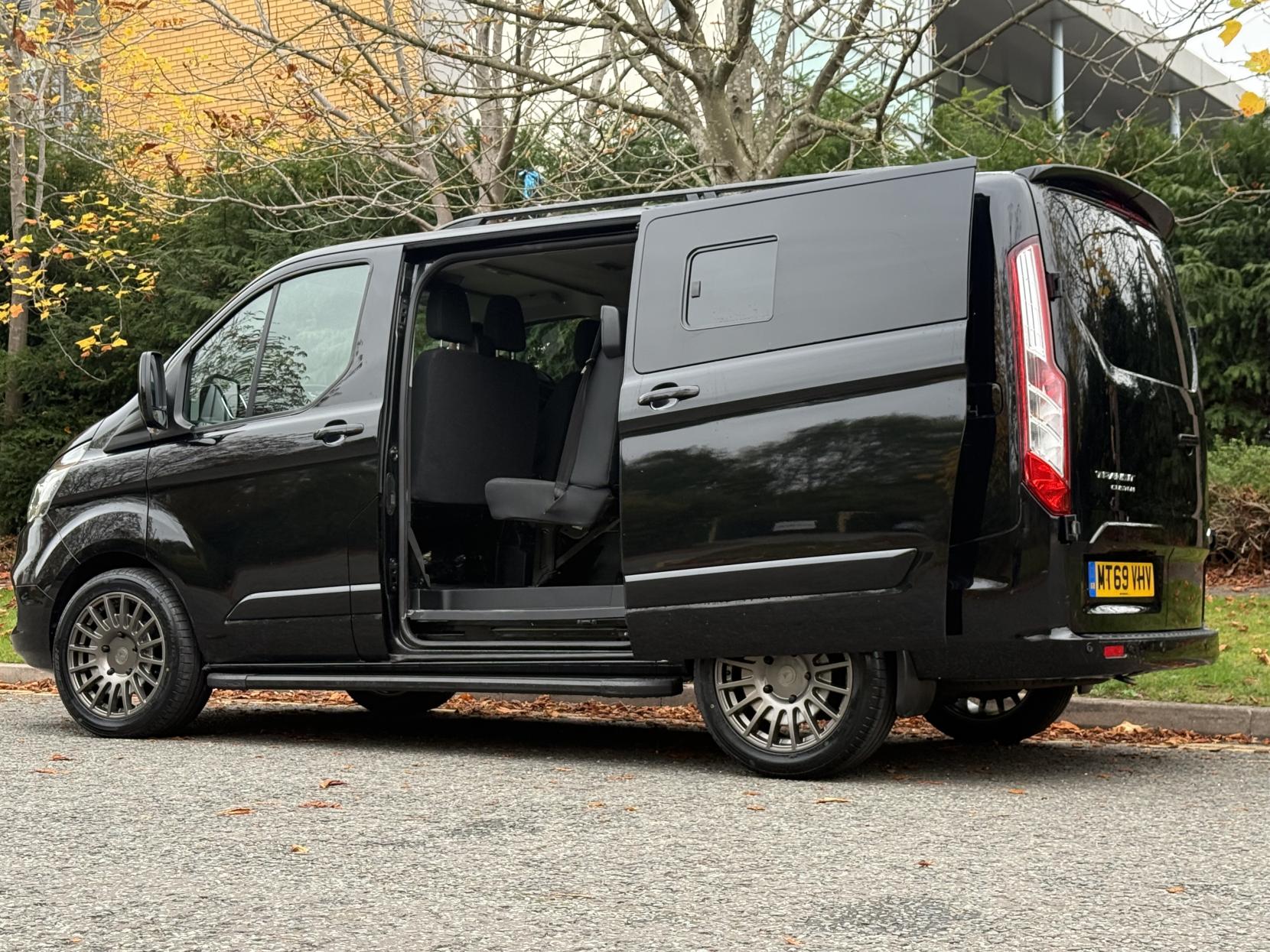 Ford Transit Custom 2.0 300 EcoBlue Limited Crew Van Double Cab 5dr Diesel Auto L1 H1 Euro 6 (s/s) (6 Seat) (170 ps)