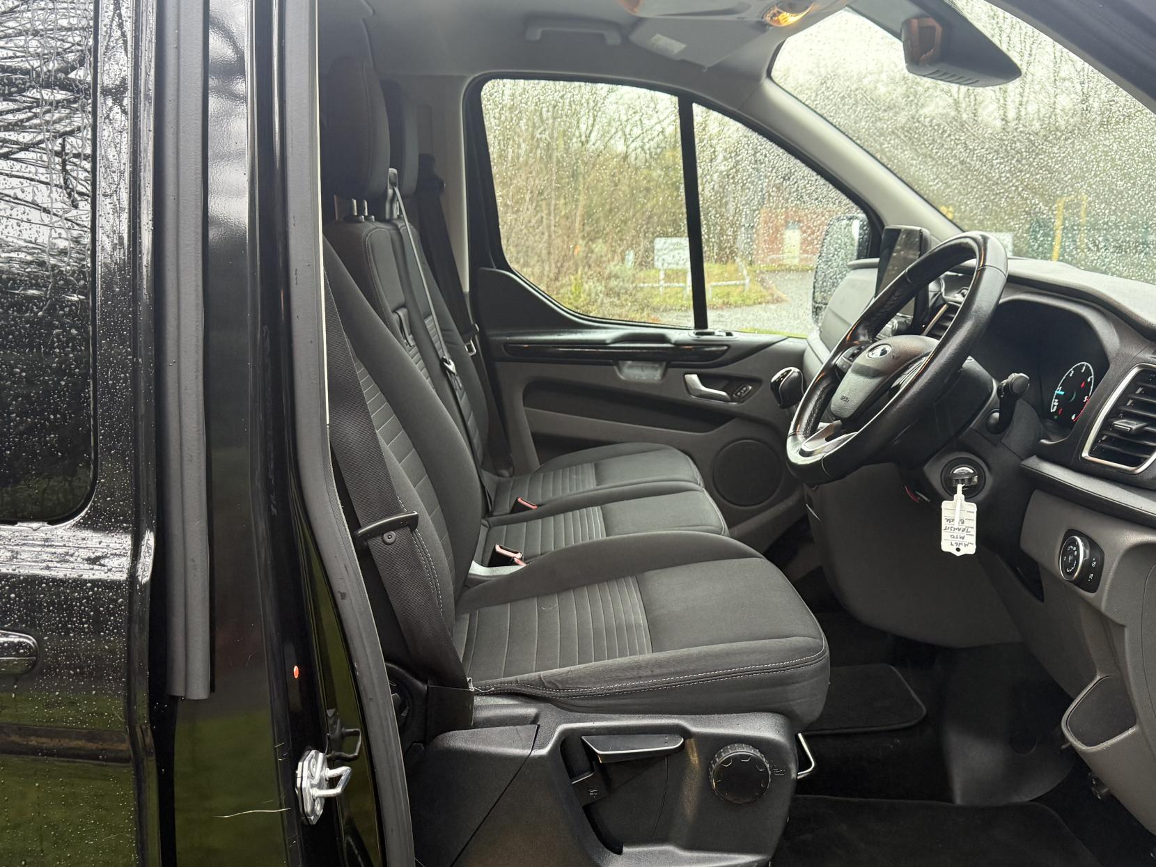 Ford Transit Custom 2.0 320 EcoBlue Limited Crew Van Double Cab 5dr Diesel Manual L2 H1 Euro 6 (6 Seat) (170 ps)