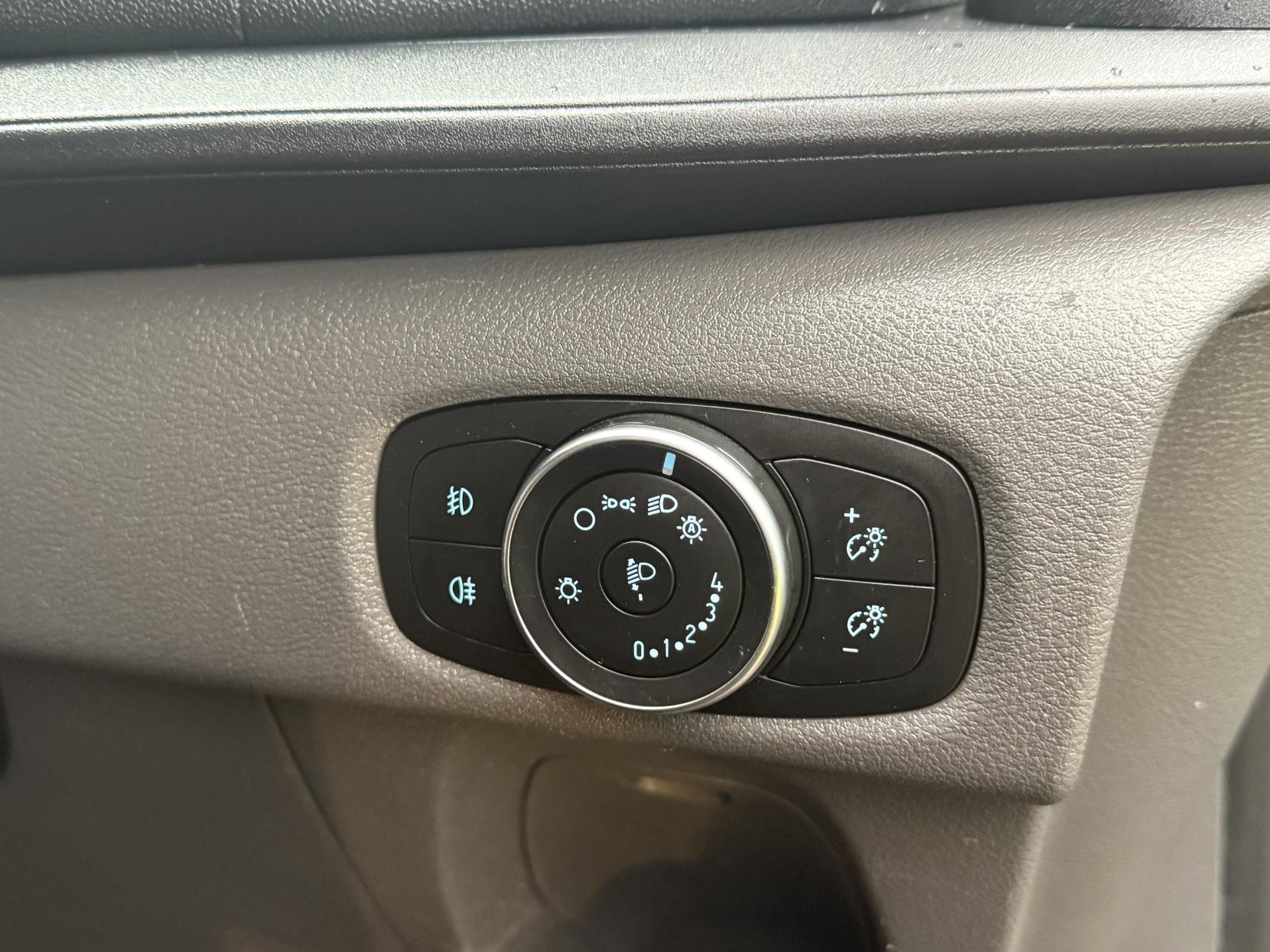 Ford Transit Custom 2.0 320 EcoBlue Limited Crew Van Double Cab 5dr Diesel Manual L2 H1 Euro 6 (6 Seat) (170 ps)