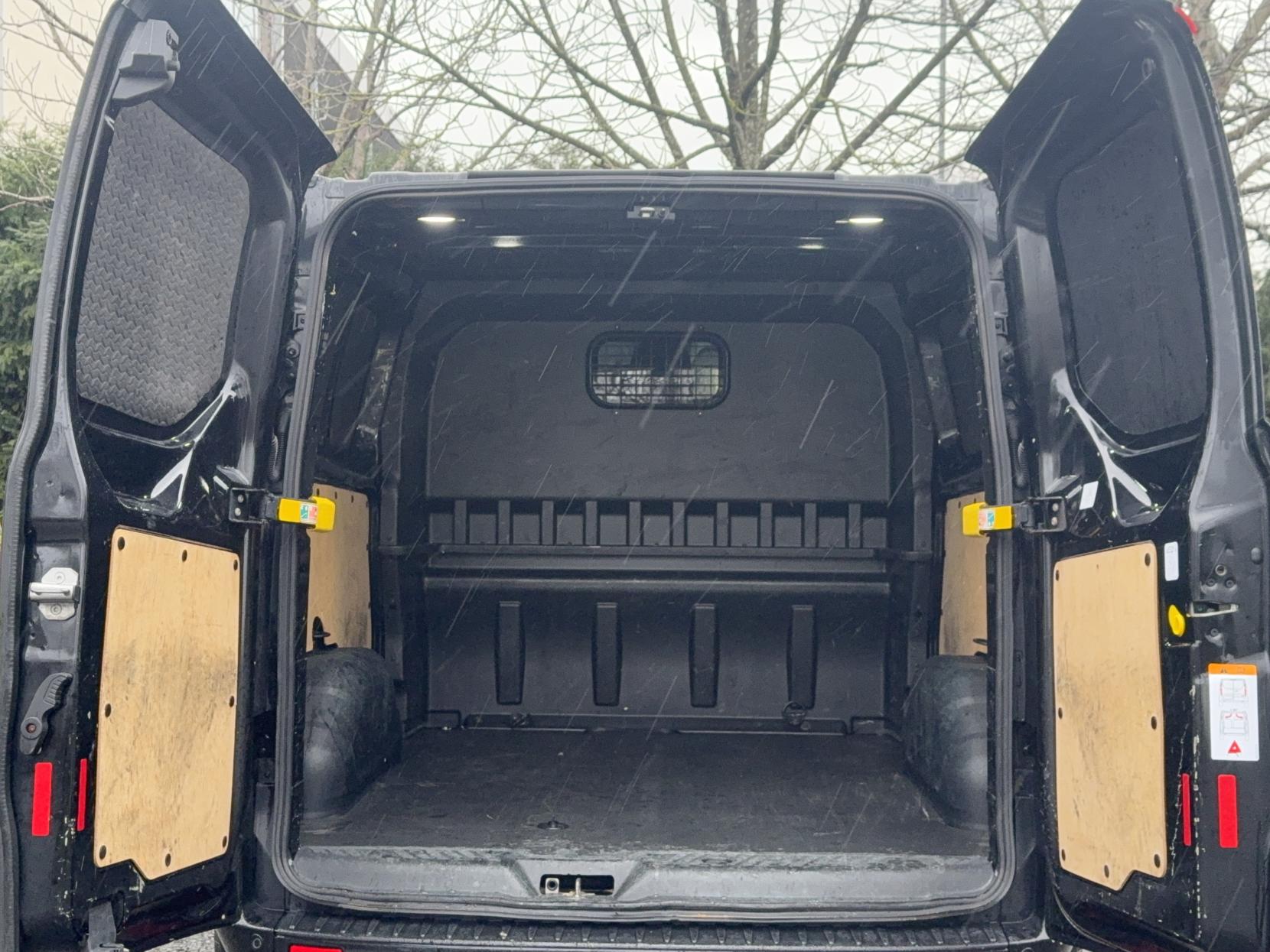 Ford Transit Custom 2.0 320 EcoBlue Limited Crew Van Double Cab 5dr Diesel Manual L2 H1 Euro 6 (6 Seat) (170 ps)