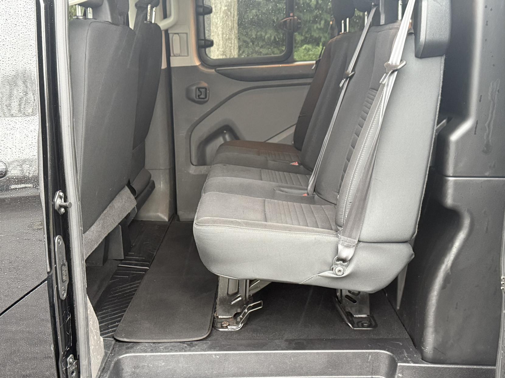 Ford Transit Custom 2.0 320 EcoBlue Limited Crew Van Double Cab 5dr Diesel Manual L2 H1 Euro 6 (6 Seat) (170 ps)