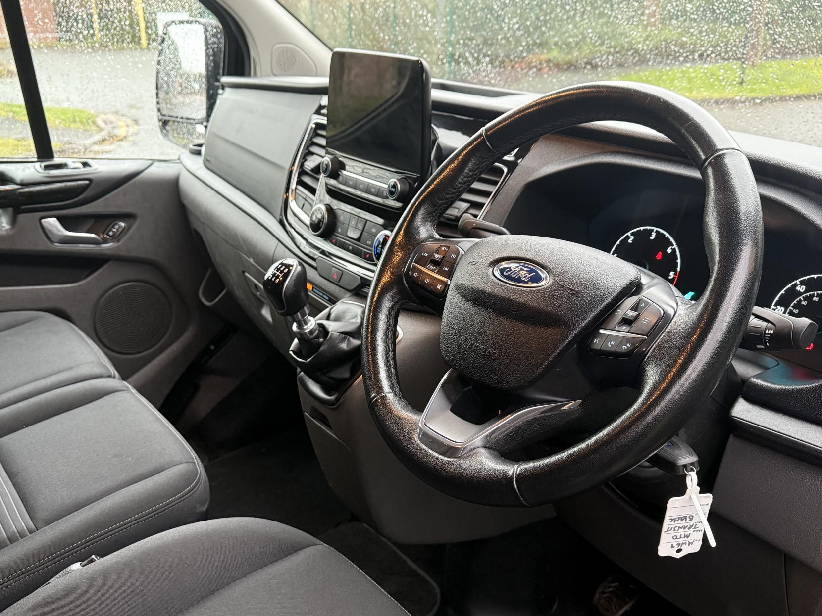 Ford Transit Custom 2.0 320 EcoBlue Limited Crew Van Double Cab 5dr Diesel Manual L2 H1 Euro 6 (6 Seat) (170 ps)