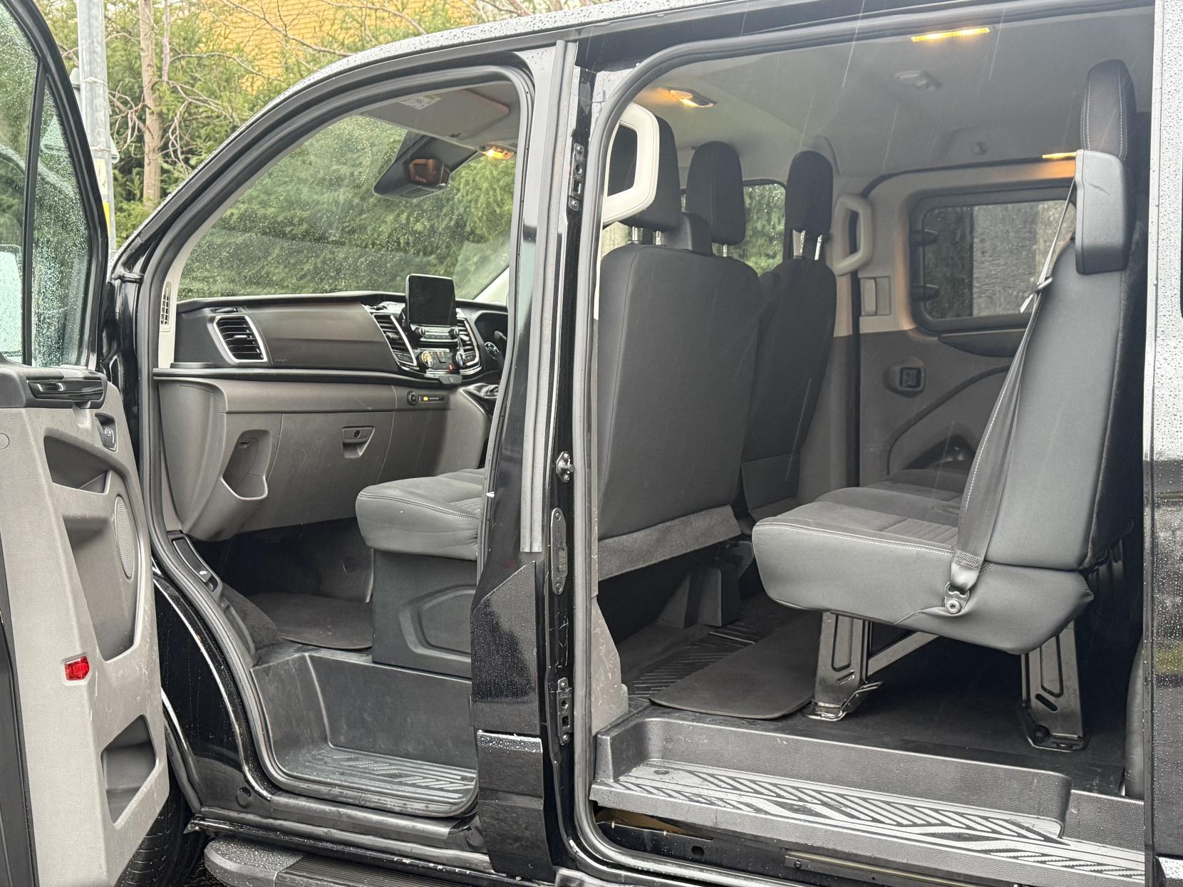 Ford Transit Custom 2.0 320 EcoBlue Limited Crew Van Double Cab 5dr Diesel Manual L2 H1 Euro 6 (6 Seat) (170 ps)