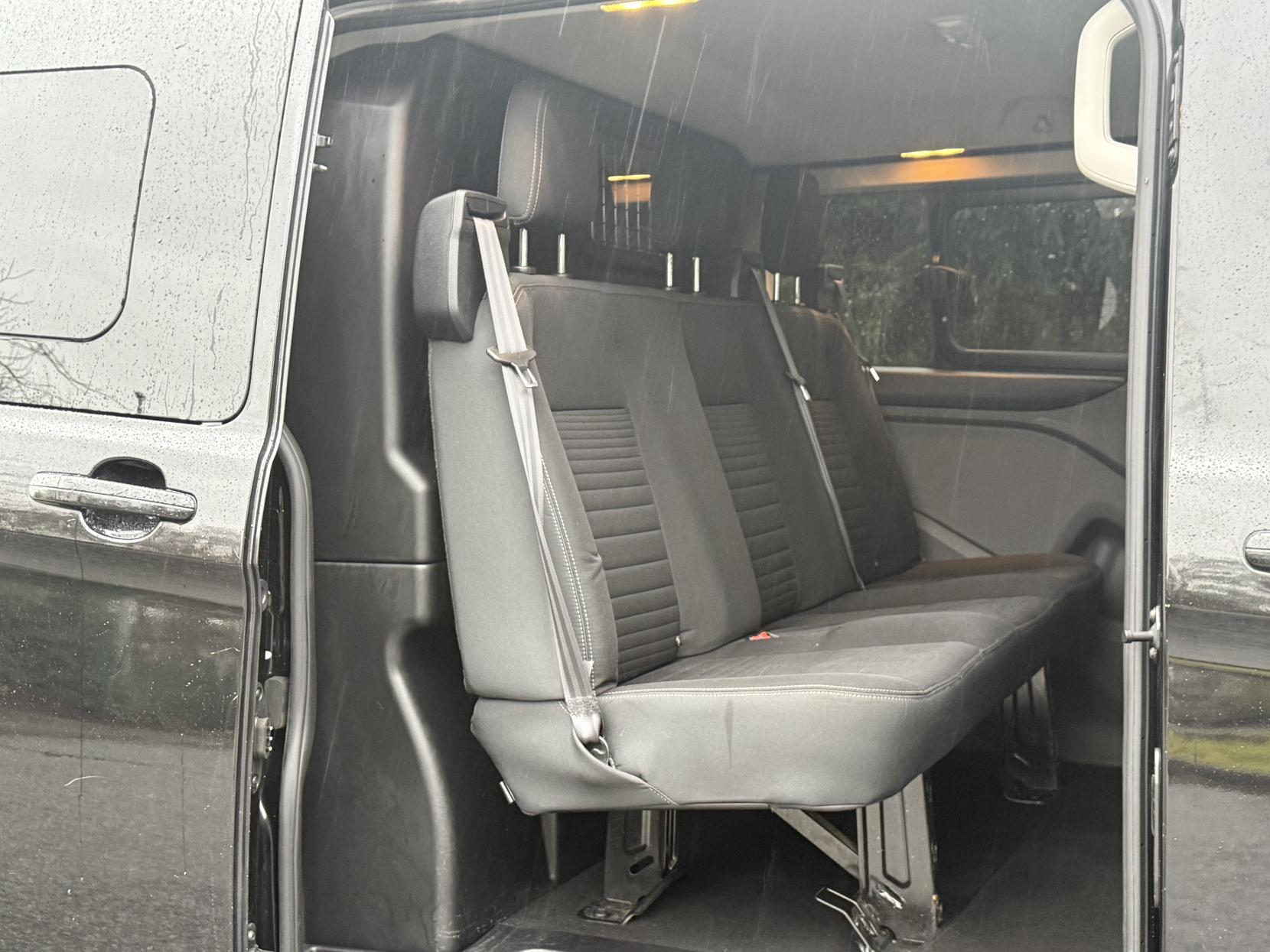 Ford Transit Custom 2.0 320 EcoBlue Limited Crew Van Double Cab 5dr Diesel Manual L2 H1 Euro 6 (6 Seat) (170 ps)