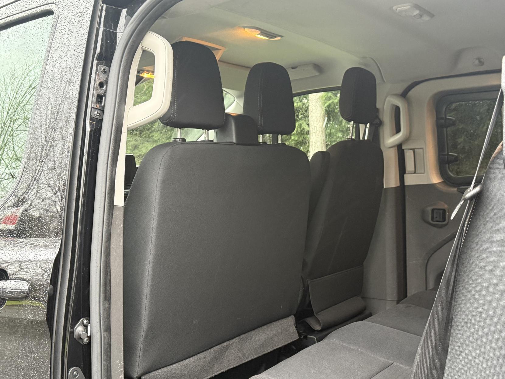 Ford Transit Custom 2.0 320 EcoBlue Limited Crew Van Double Cab 5dr Diesel Manual L2 H1 Euro 6 (6 Seat) (170 ps)