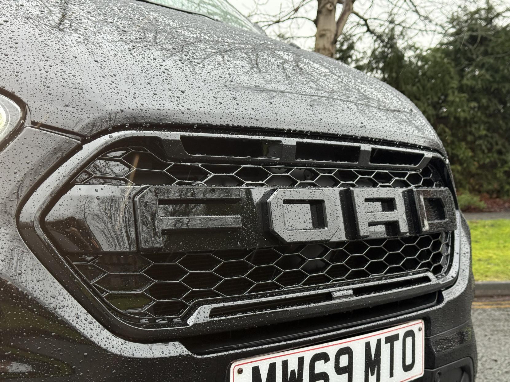 Ford Transit Custom 2.0 320 EcoBlue Limited Crew Van Double Cab 5dr Diesel Manual L2 H1 Euro 6 (6 Seat) (170 ps)