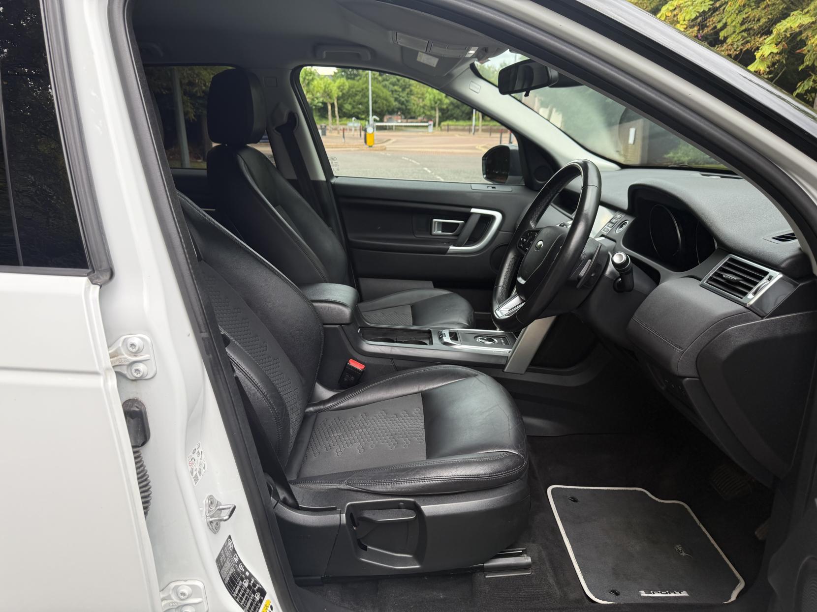 Land Rover Discovery Sport 2.0 TD4 SE Tech SUV 5dr Diesel Auto 4WD Euro 6 (s/s) (180 ps)