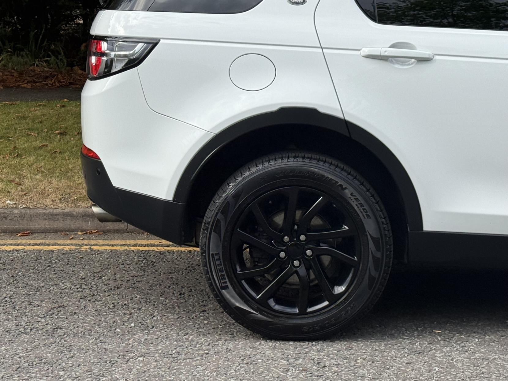 Land Rover Discovery Sport 2.0 TD4 SE Tech SUV 5dr Diesel Auto 4WD Euro 6 (s/s) (180 ps)