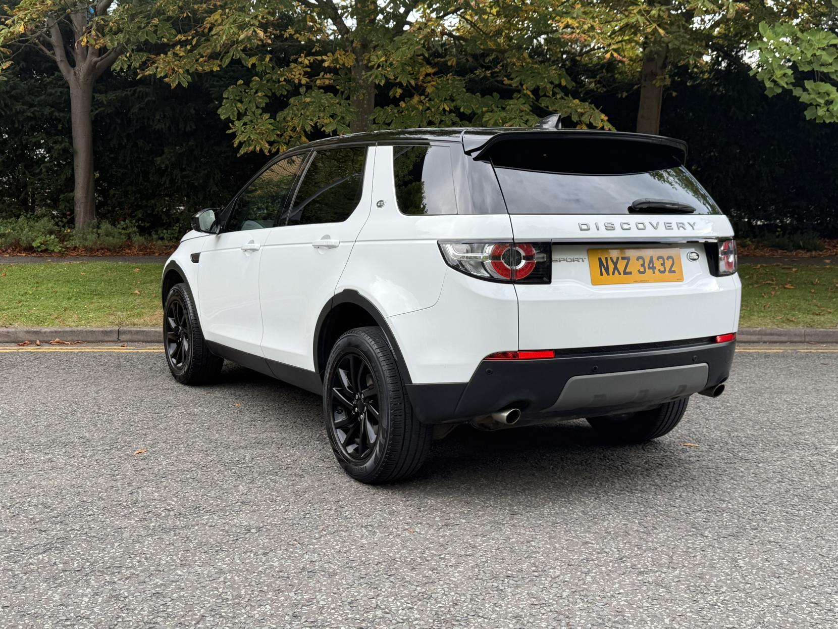 Land Rover Discovery Sport 2.0 TD4 SE Tech SUV 5dr Diesel Auto 4WD Euro 6 (s/s) (180 ps)