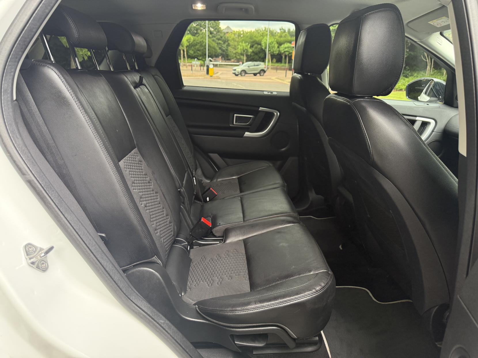 Land Rover Discovery Sport 2.0 TD4 SE Tech SUV 5dr Diesel Auto 4WD Euro 6 (s/s) (180 ps)