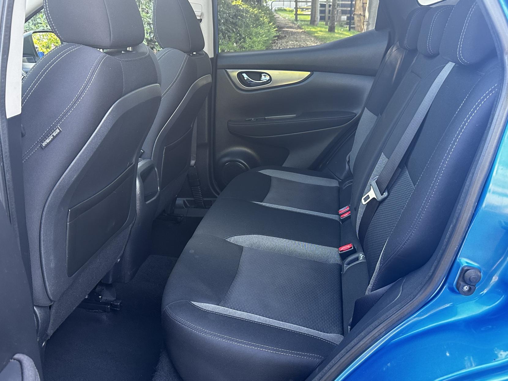 Nissan Qashqai 1.2 DIG-T N-Connecta SUV 5dr Petrol Manual Euro 6 (s/s) (115 ps)