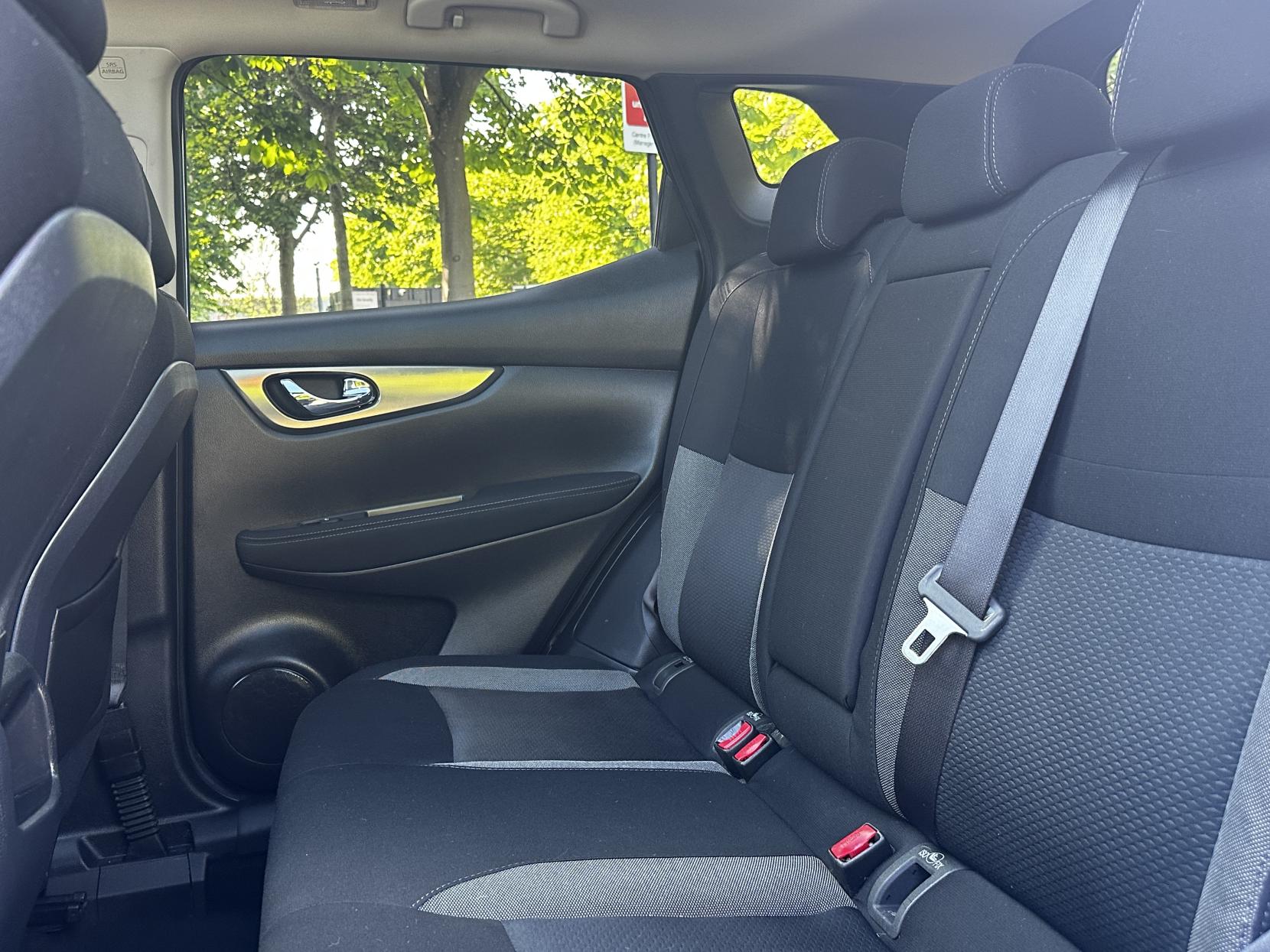 Nissan Qashqai 1.2 DIG-T N-Connecta SUV 5dr Petrol Manual Euro 6 (s/s) (115 ps)