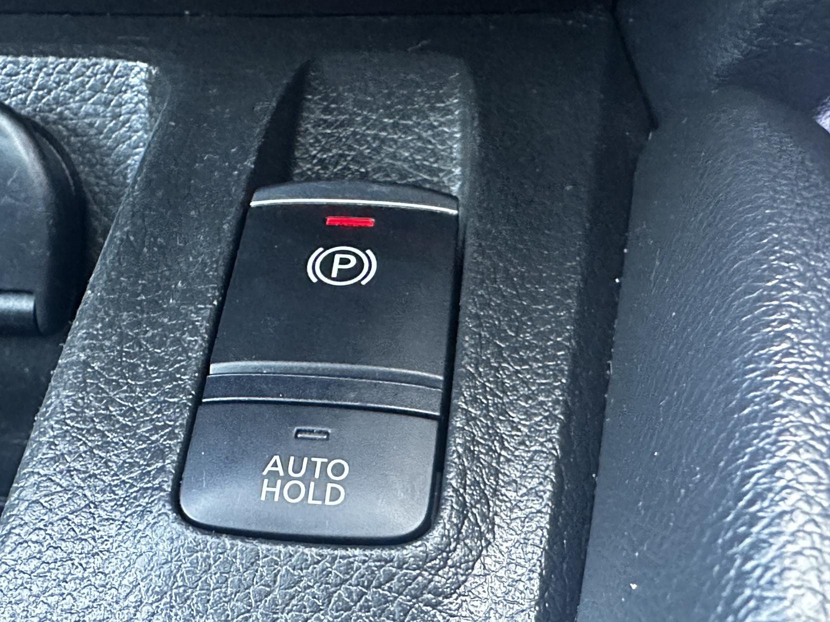 Nissan Qashqai 1.2 DIG-T N-Connecta SUV 5dr Petrol Manual Euro 6 (s/s) (115 ps)