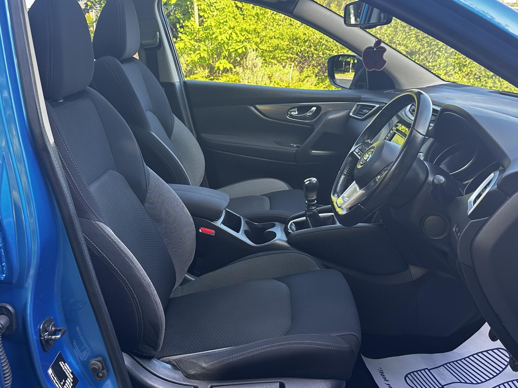 Nissan Qashqai 1.2 DIG-T N-Connecta SUV 5dr Petrol Manual Euro 6 (s/s) (115 ps)