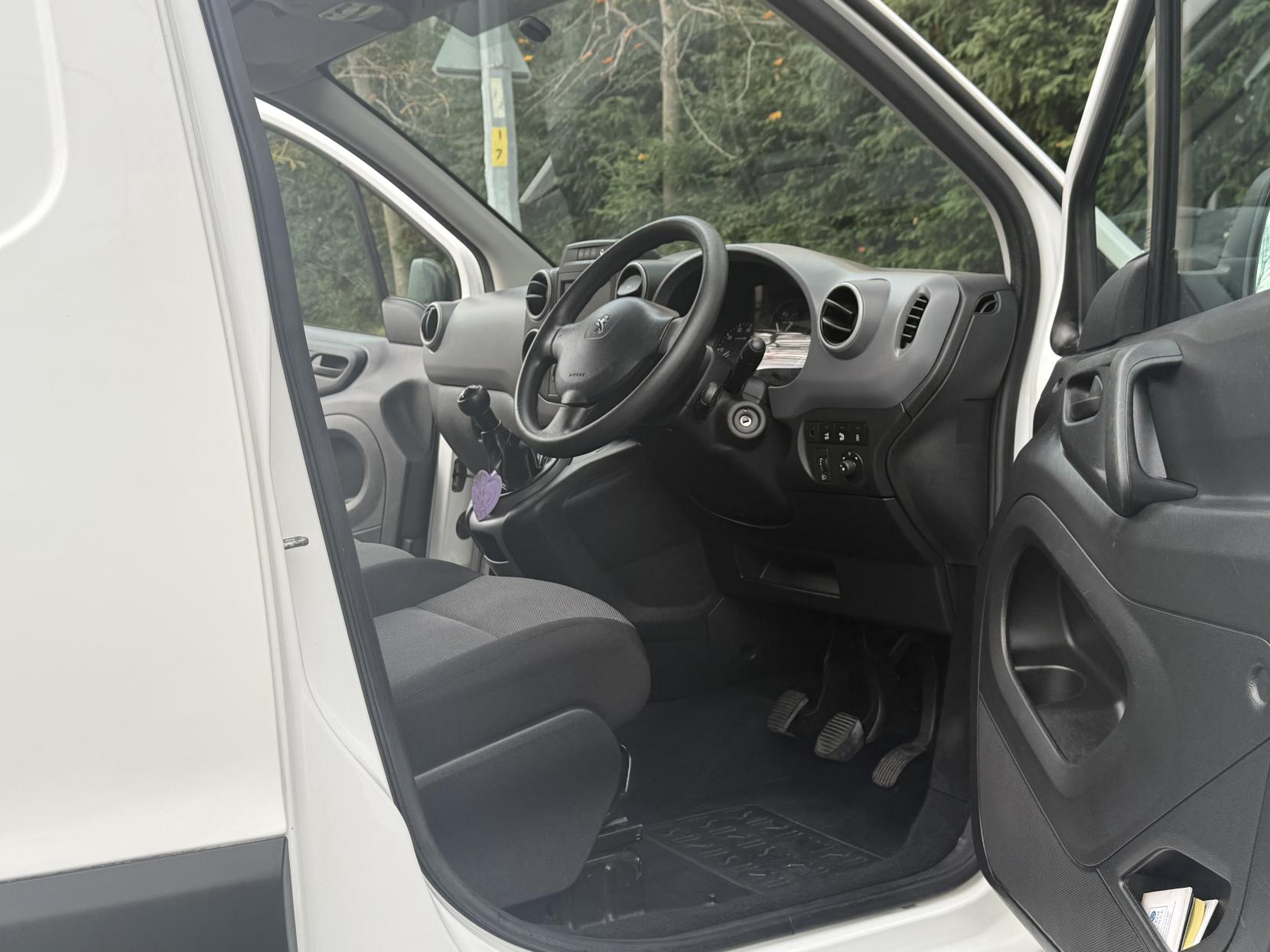 Peugeot Partner 1.6 BlueHDi 651 Professional Panel Van 5dr Diesel Manual L1 (112 g/km, 73.97 bhp)