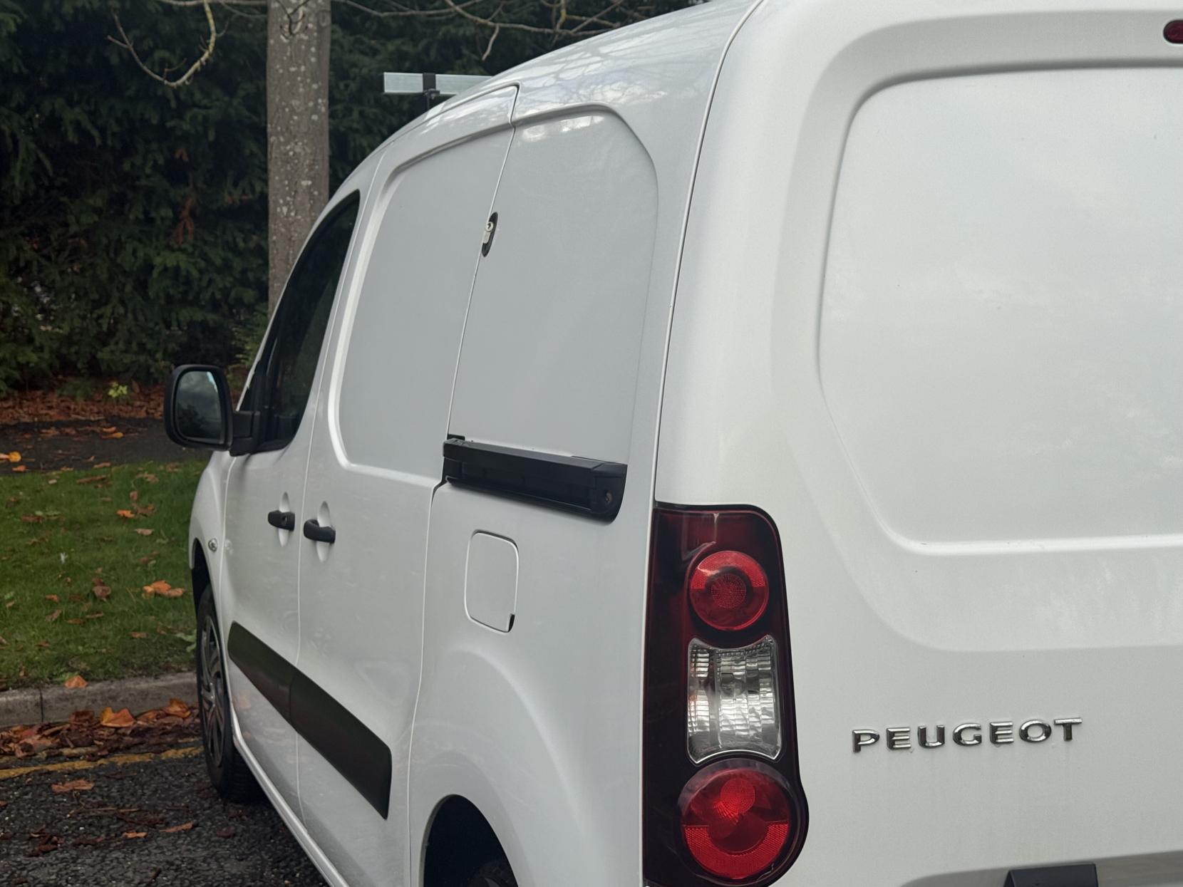 Peugeot Partner 1.6 BlueHDi 651 Professional Panel Van 5dr Diesel Manual L1 (112 g/km, 73.97 bhp)