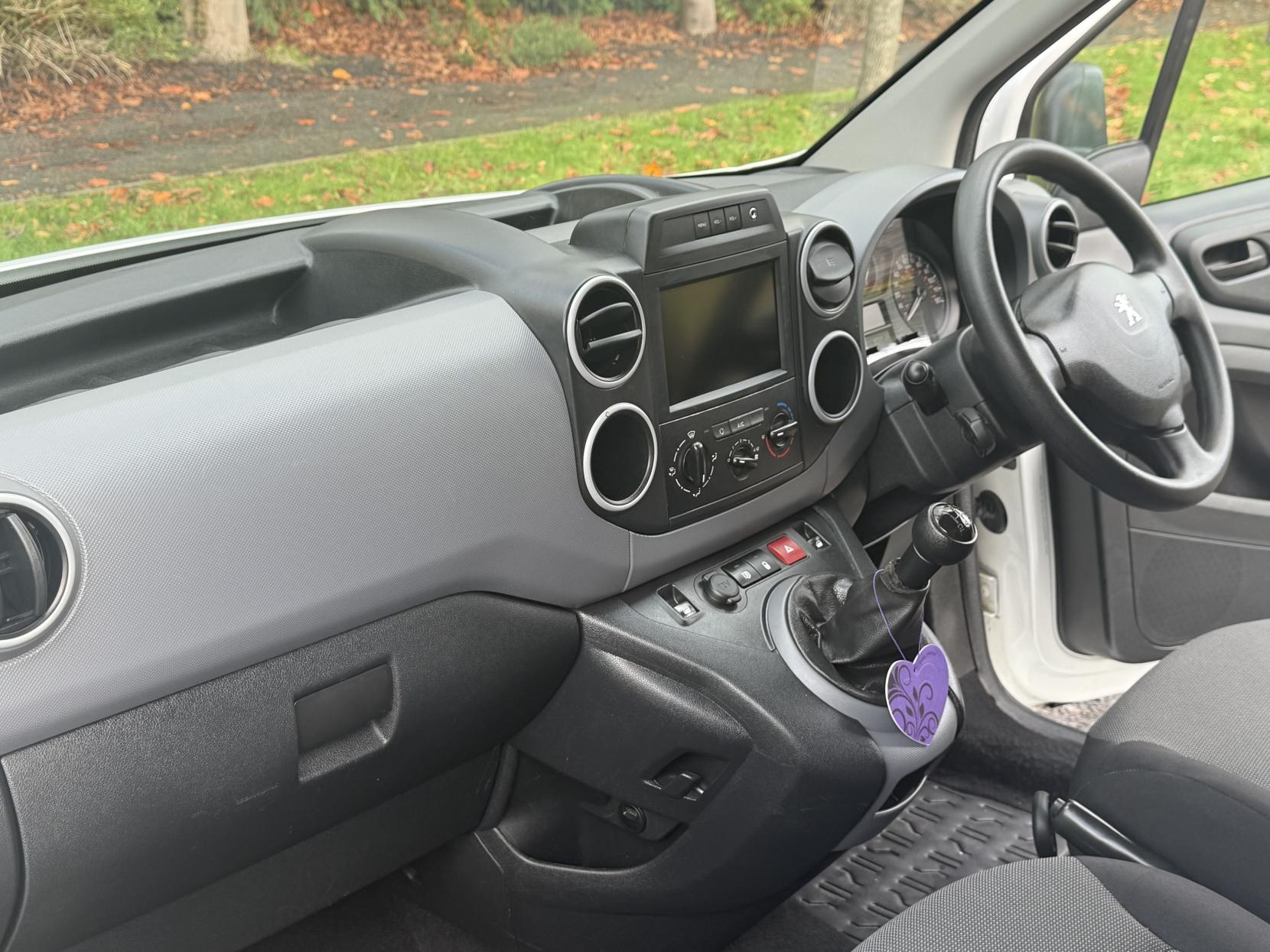 Peugeot Partner 1.6 BlueHDi 651 Professional Panel Van 5dr Diesel Manual L1 (112 g/km, 73.97 bhp)