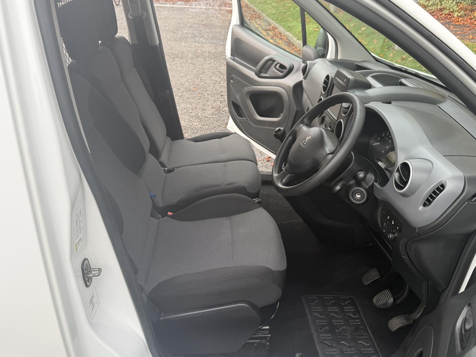 Peugeot Partner 1.6 BlueHDi 651 Professional Panel Van 5dr Diesel Manual L1 (112 g/km, 73.97 bhp)