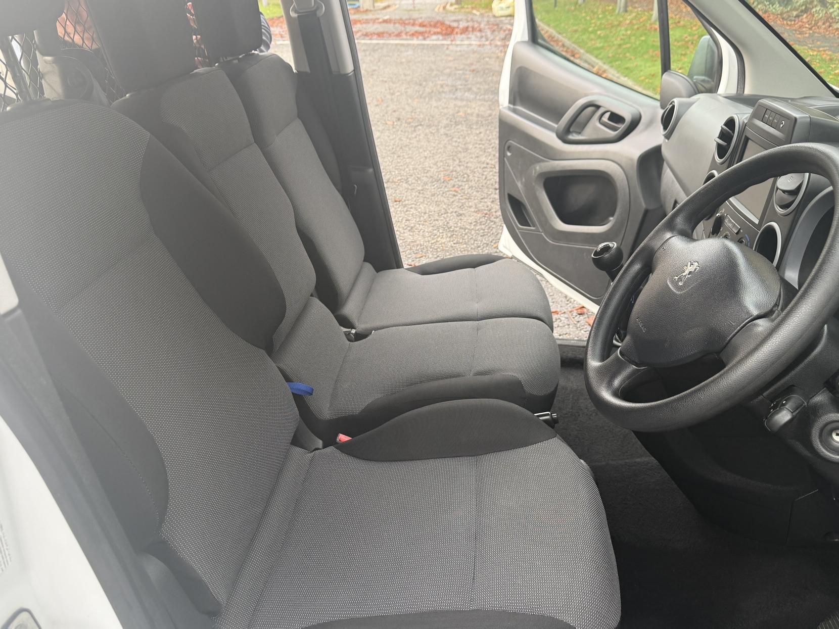 Peugeot Partner 1.6 BlueHDi 651 Professional Panel Van 5dr Diesel Manual L1 (112 g/km, 73.97 bhp)