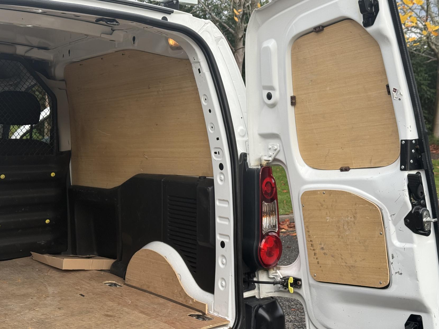 Peugeot Partner 1.6 BlueHDi 651 Professional Panel Van 5dr Diesel Manual L1 (112 g/km, 73.97 bhp)