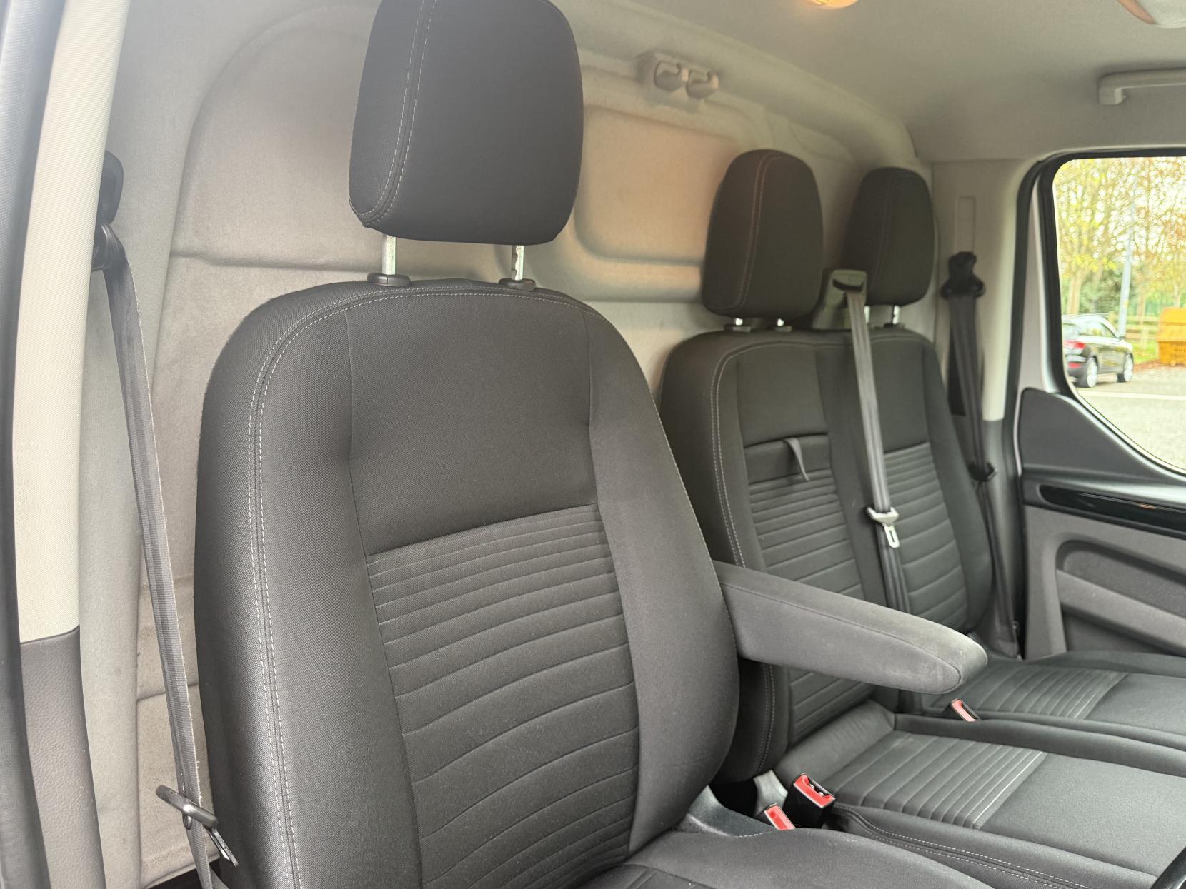Ford Transit Custom 2.0 280 EcoBlue Limited Panel Van 5dr Diesel Manual L1 H1 Euro 6 (130 ps)