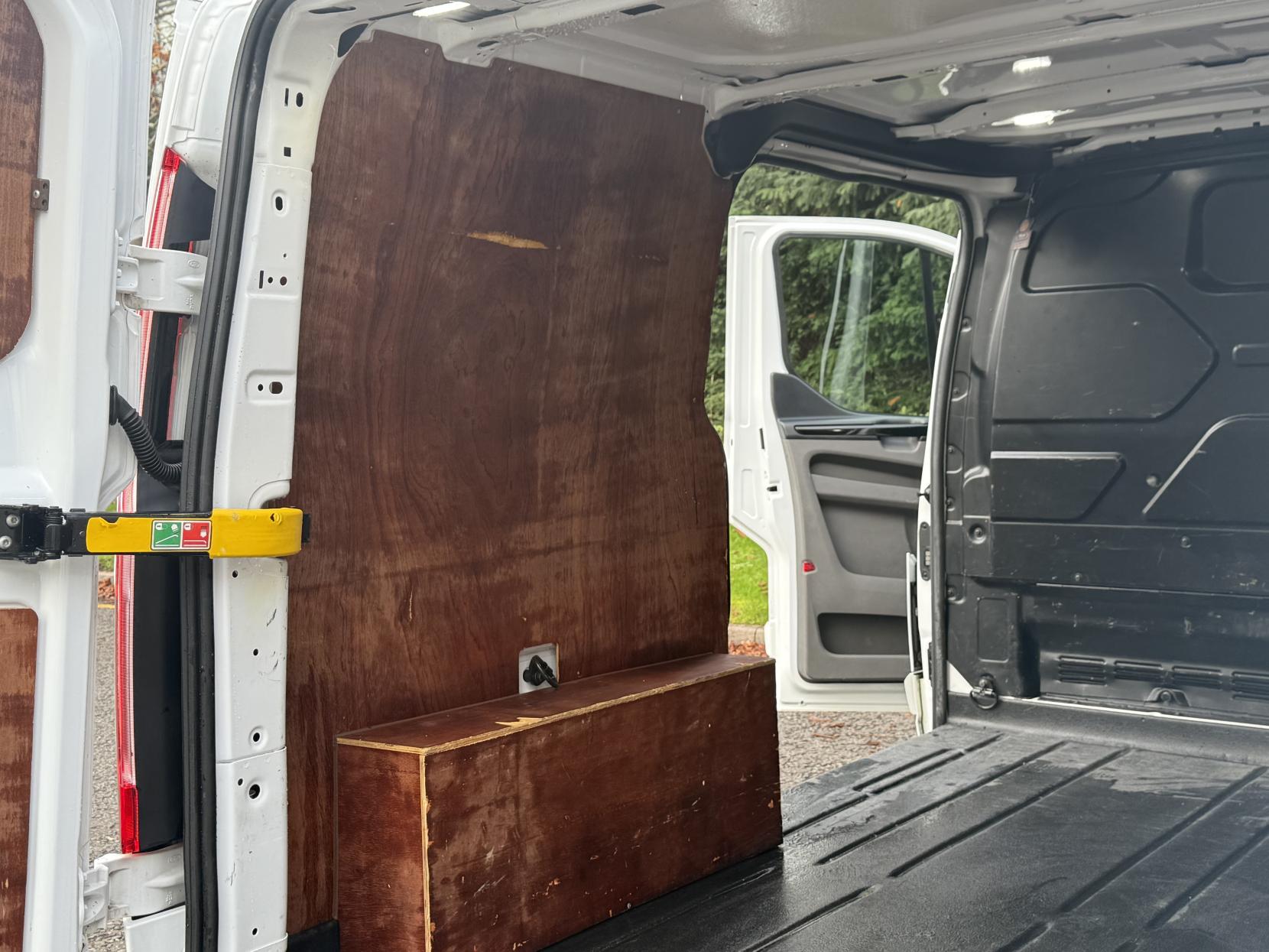 Ford Transit Custom 2.0 300 EcoBlue Limited Panel Van 5dr Diesel Auto L1 H1 Euro 6 (s/s) (130 ps)
