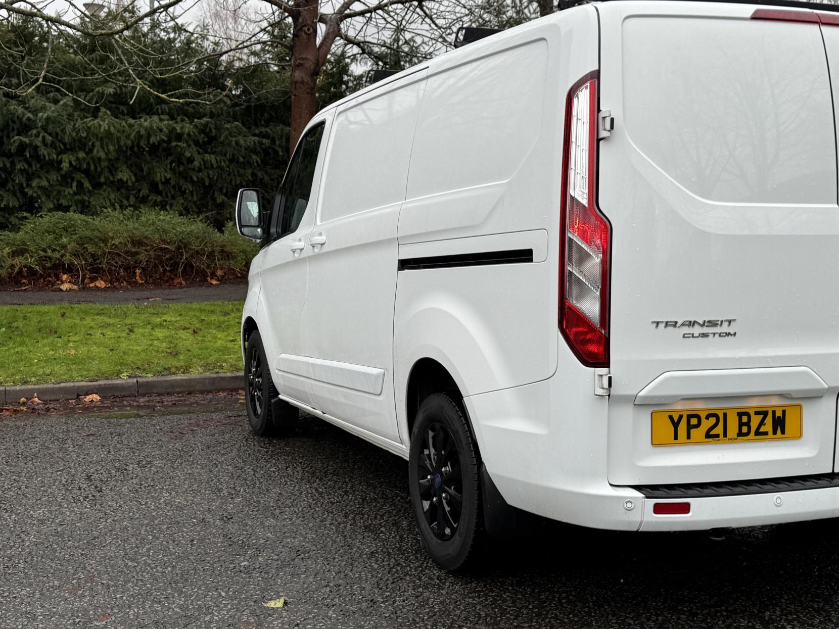 Ford Transit Custom 2.0 300 EcoBlue Limited Panel Van 5dr Diesel Auto L1 H1 Euro 6 (s/s) (130 ps)