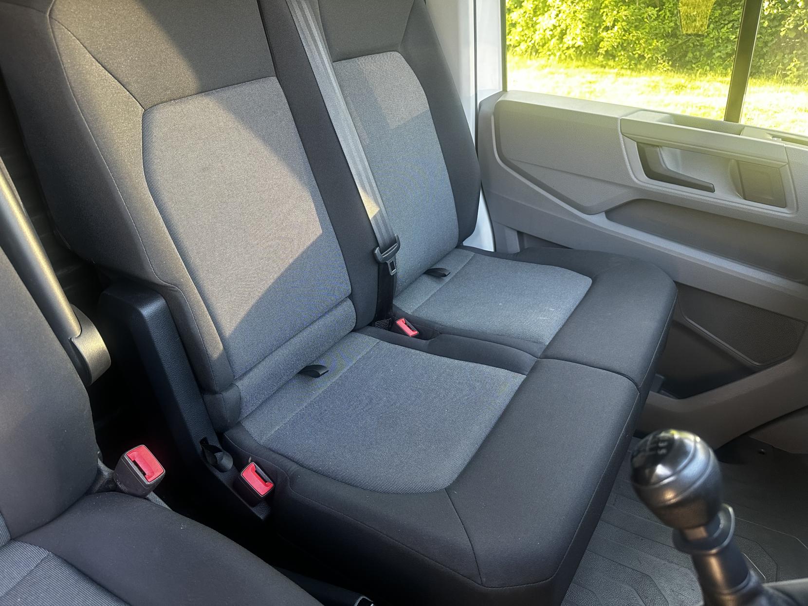 Volkswagen Crafter 2.0 TDI CR35 Trendline Panel Van 5dr Diesel Manual FWD MWB Euro 6 (s/s) (140 ps)