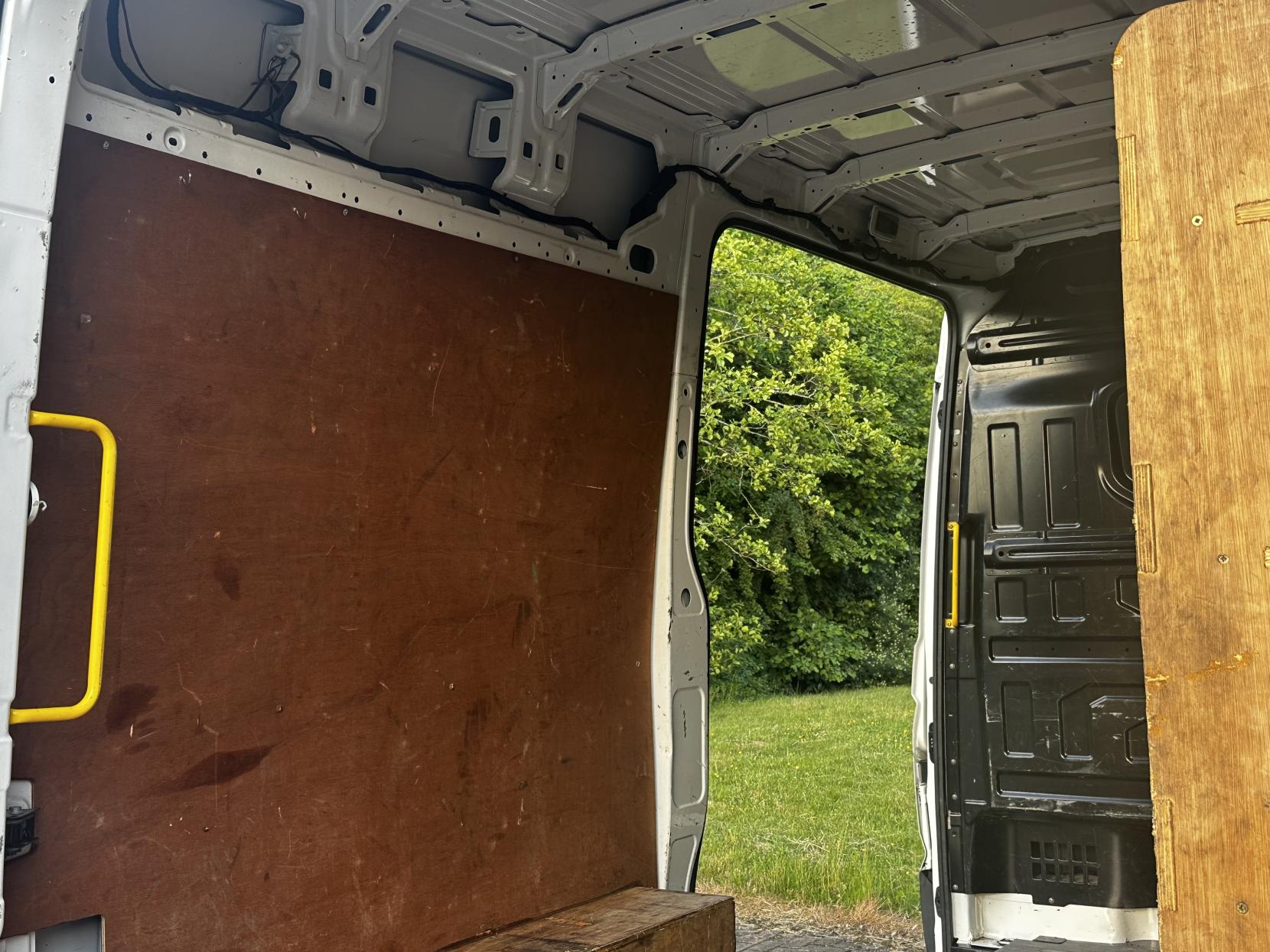 Volkswagen Crafter 2.0 TDI CR35 Trendline Panel Van 5dr Diesel Manual FWD MWB Euro 6 (s/s) (140 ps)