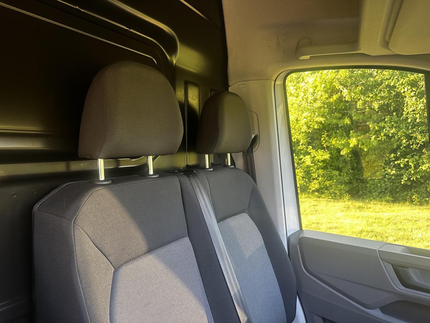 Volkswagen Crafter 2.0 TDI CR35 Trendline Panel Van 5dr Diesel Manual FWD MWB Euro 6 (s/s) (140 ps)