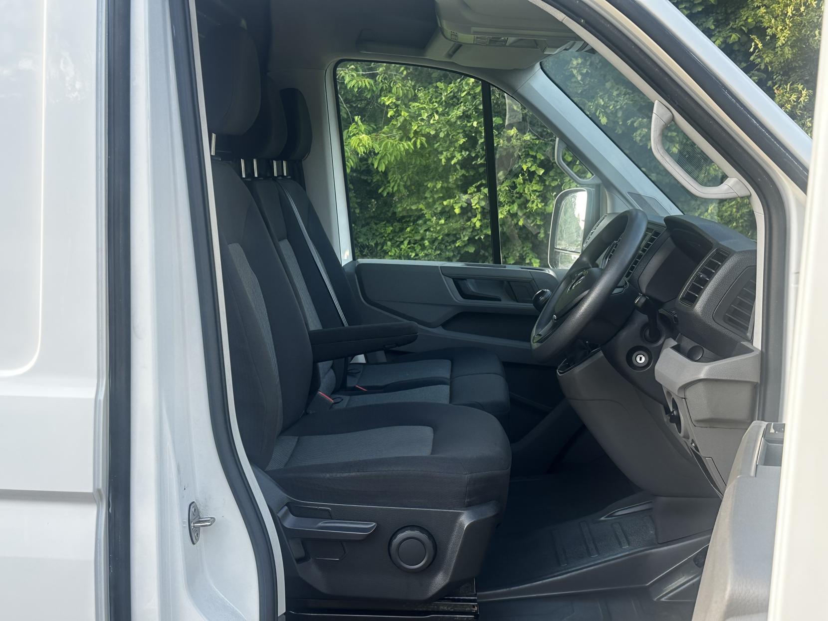 Volkswagen Crafter 2.0 TDI CR35 Trendline Panel Van 5dr Diesel Manual FWD MWB Euro 6 (s/s) (140 ps)