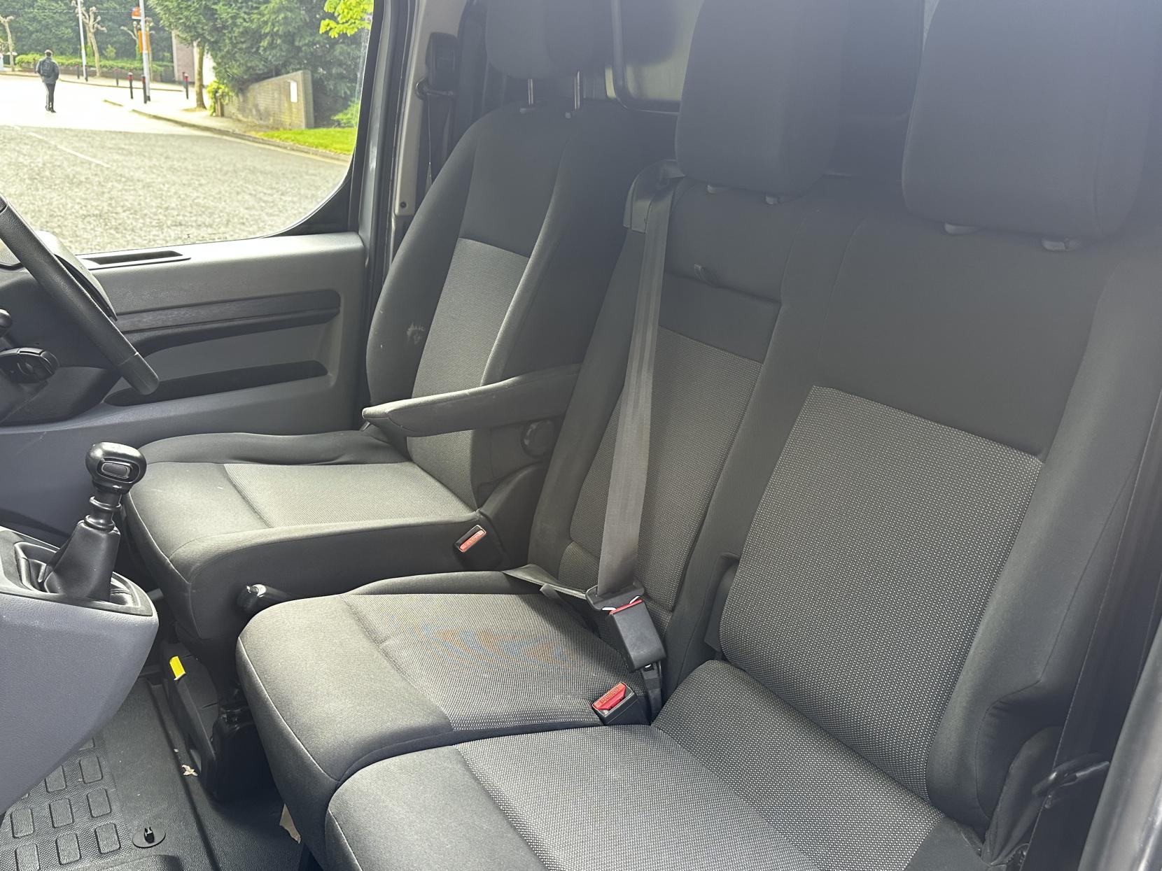 Vauxhall Vivaro 1.5 Turbo D 2700 Sportive Panel Van 6dr Diesel Manual L1 H1 Euro 6 (s/s) (120 ps)