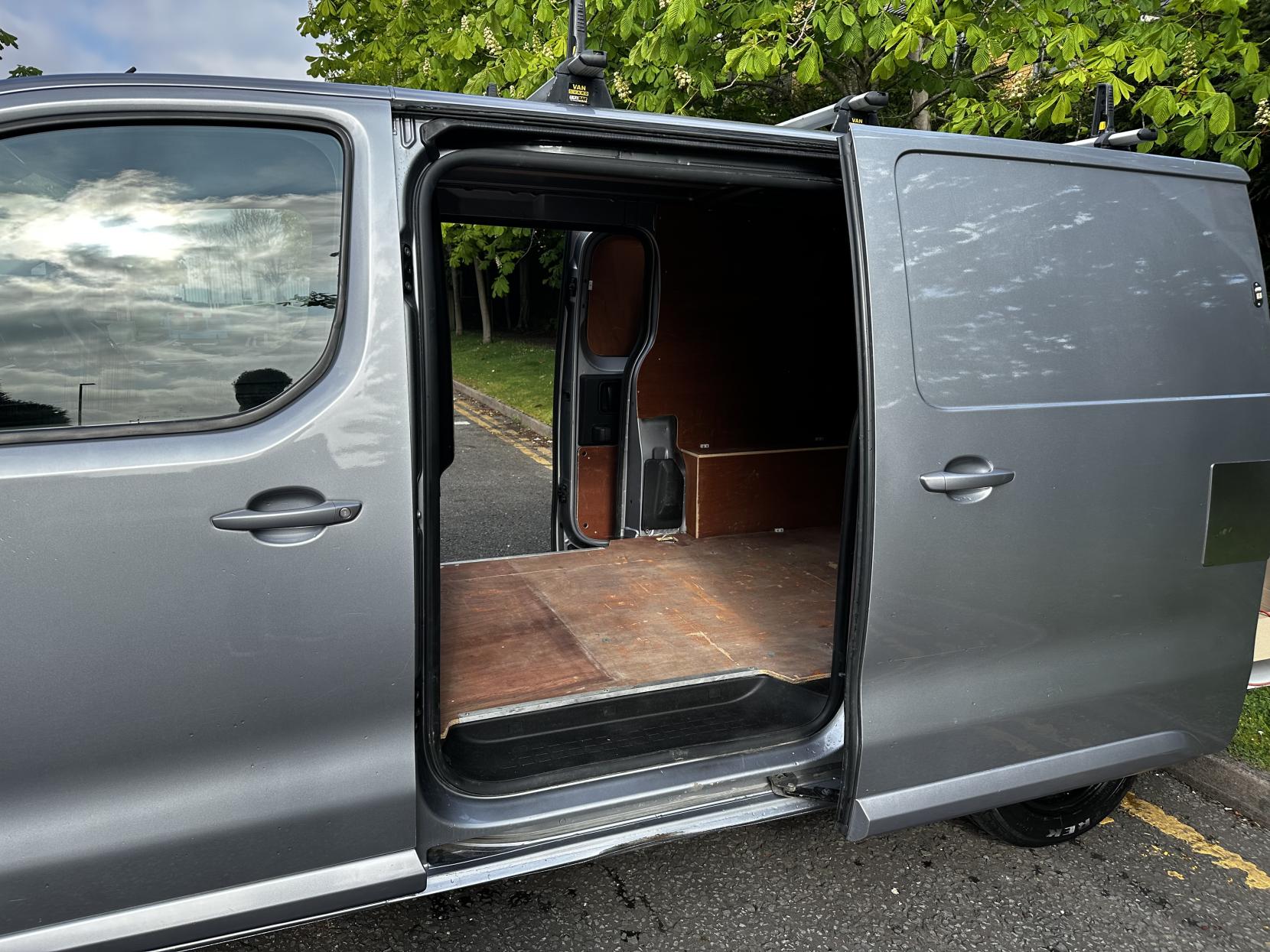 Vauxhall Vivaro 1.5 Turbo D 2700 Sportive Panel Van 6dr Diesel Manual L1 H1 Euro 6 (s/s) (120 ps)