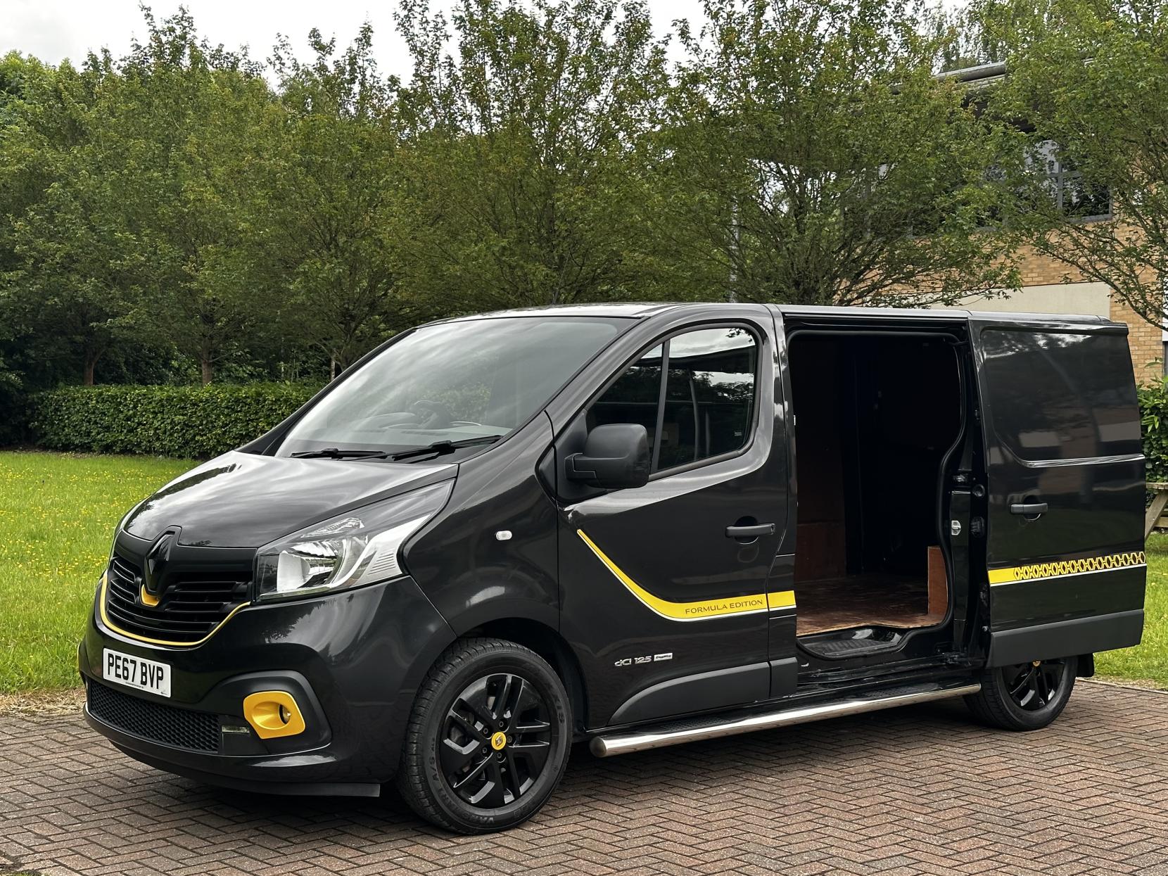 Renault Trafic 1.6 dCi ENERGY 27 Formula Edition Panel Van 5dr Diesel Manual SWB Standard Roof Euro 6 (s/s) (125 ps)